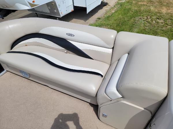 2011 Godfrey Pontoon boat for sale, model of the boat is sweetwater 220 & Image # 19 of 20
