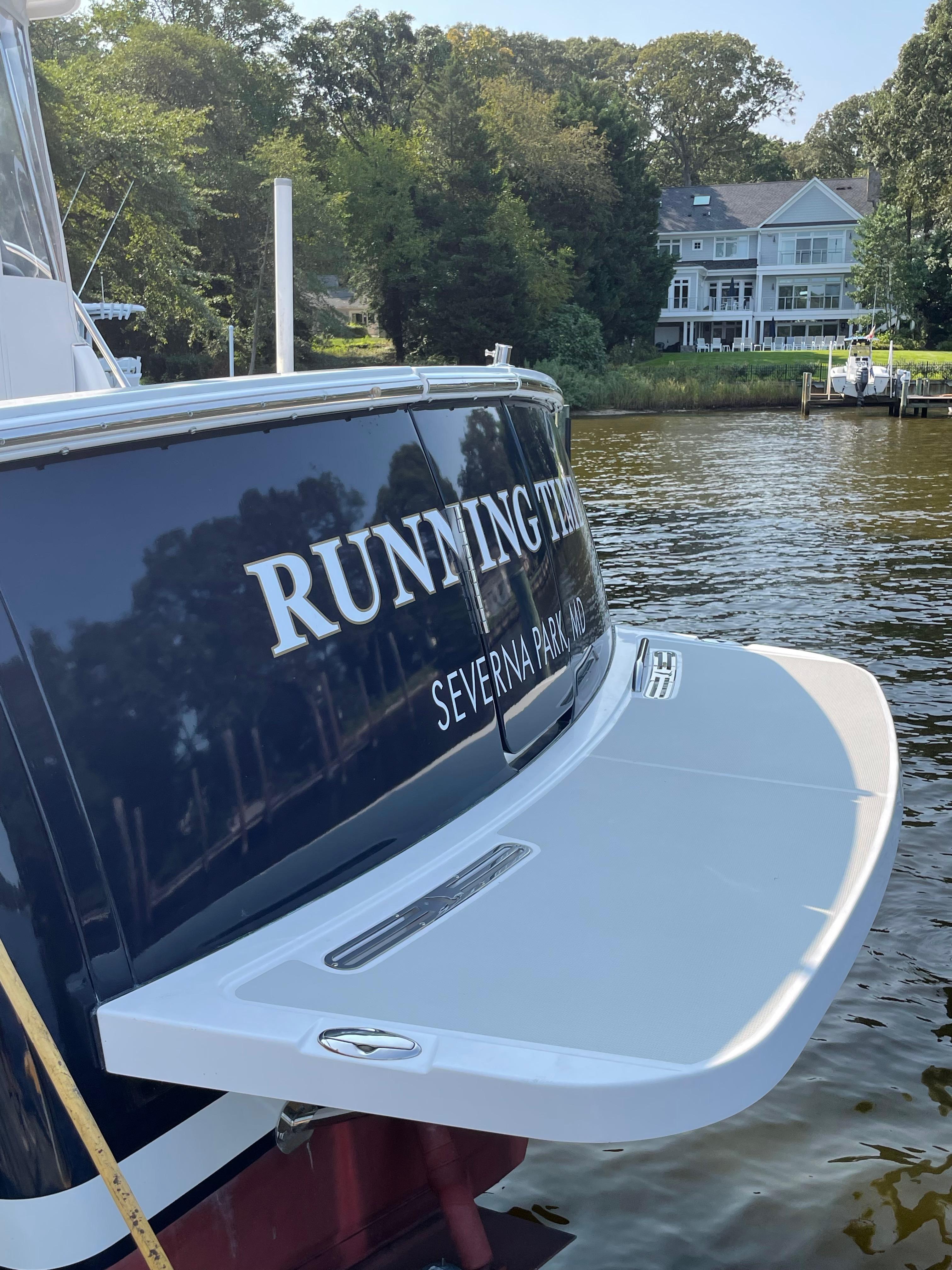 Running Time Back Cove 30 Transom