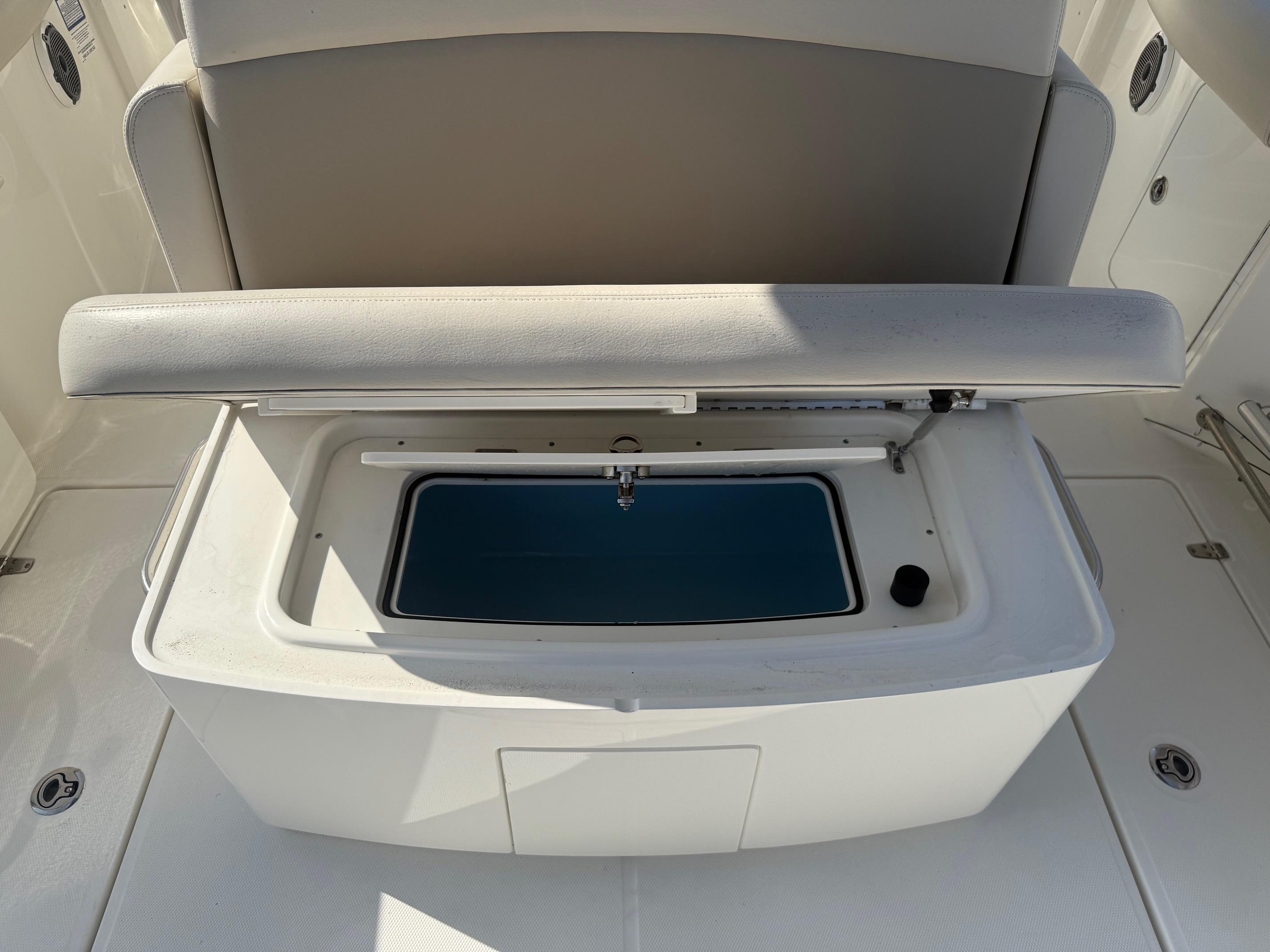 2021 Boston Whaler 330 Outrage #TBBB1736A inventory image at Sun Country Marine Group, Newport Beach 2021 Boston Whaler 330 Outrage #TBBB1736A inventory image at Sun Country Marine Group, Newport Beach