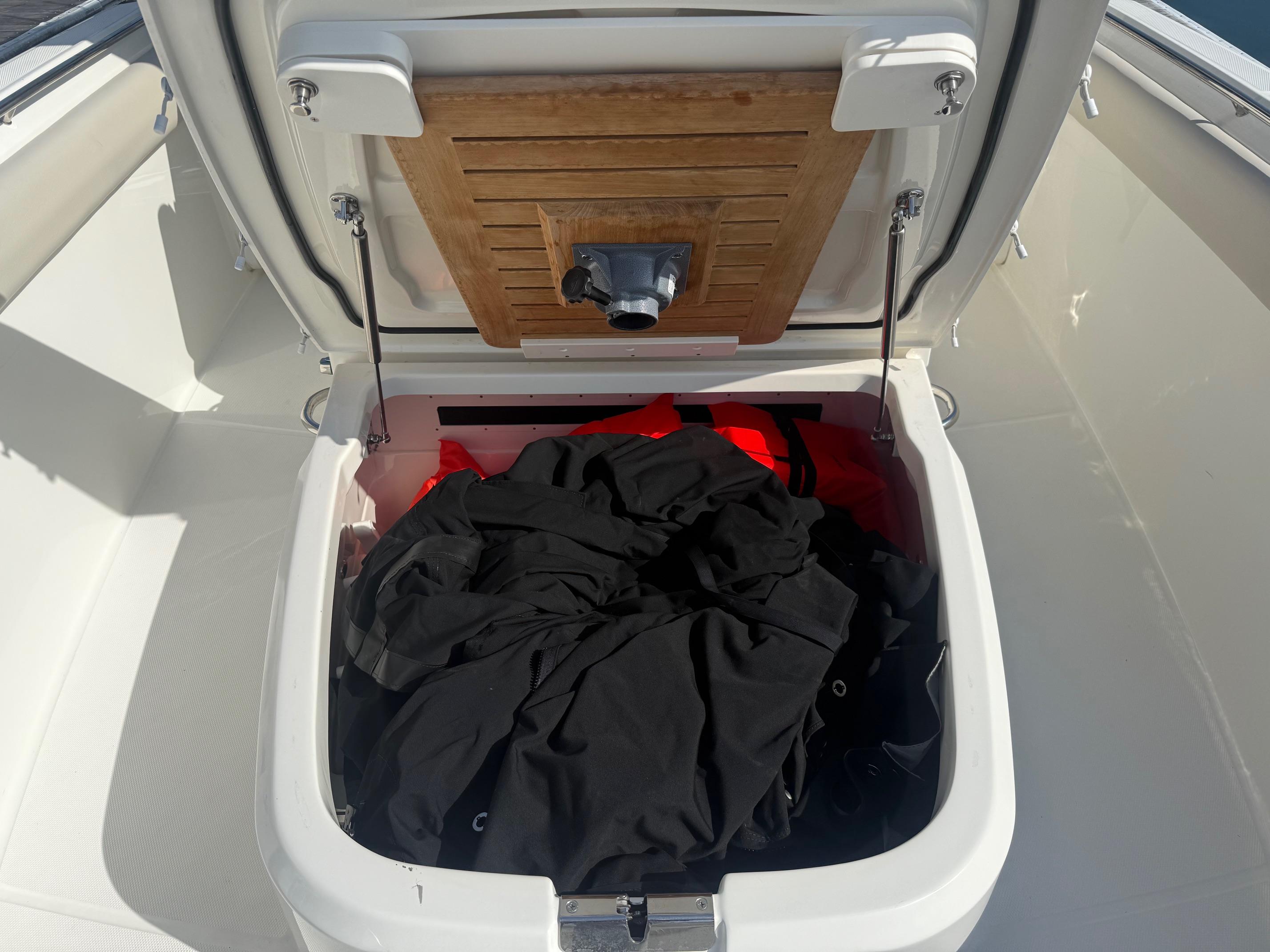 2021 Boston Whaler 330 Outrage #TBBB1736A inventory image at Sun Country Marine Group, Newport Beach 2021 Boston Whaler 330 Outrage #TBBB1736A inventory image at Sun Country Marine Group, Newport Beach
