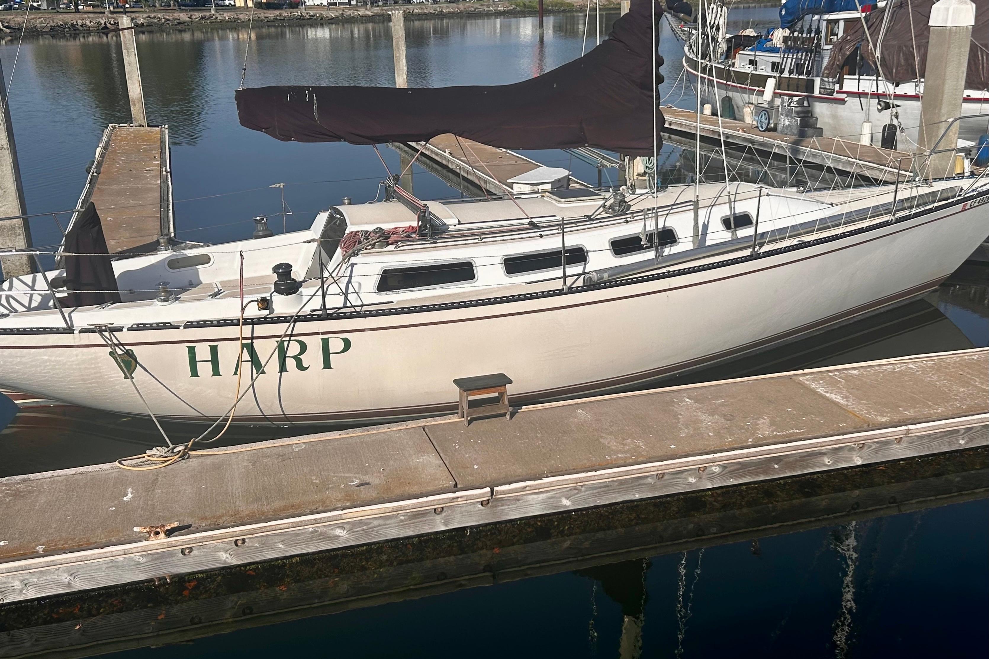 1983 Catalina 38 S&S "HARP" dock.
