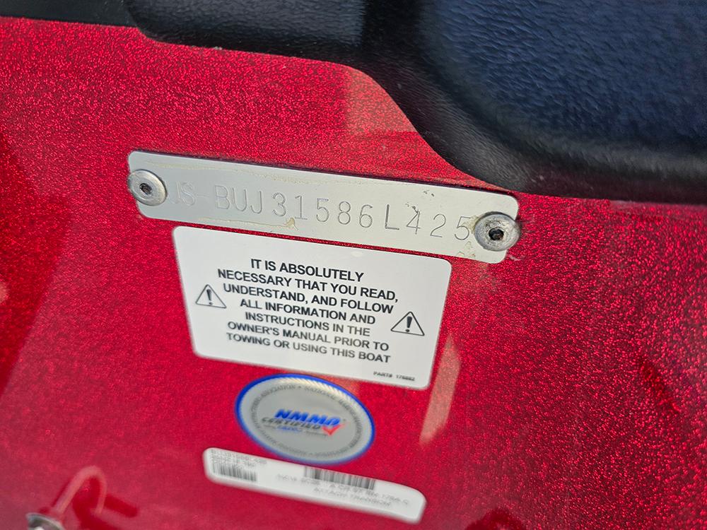 2025 Nitro Z18 boat identification plate with safety instructions.