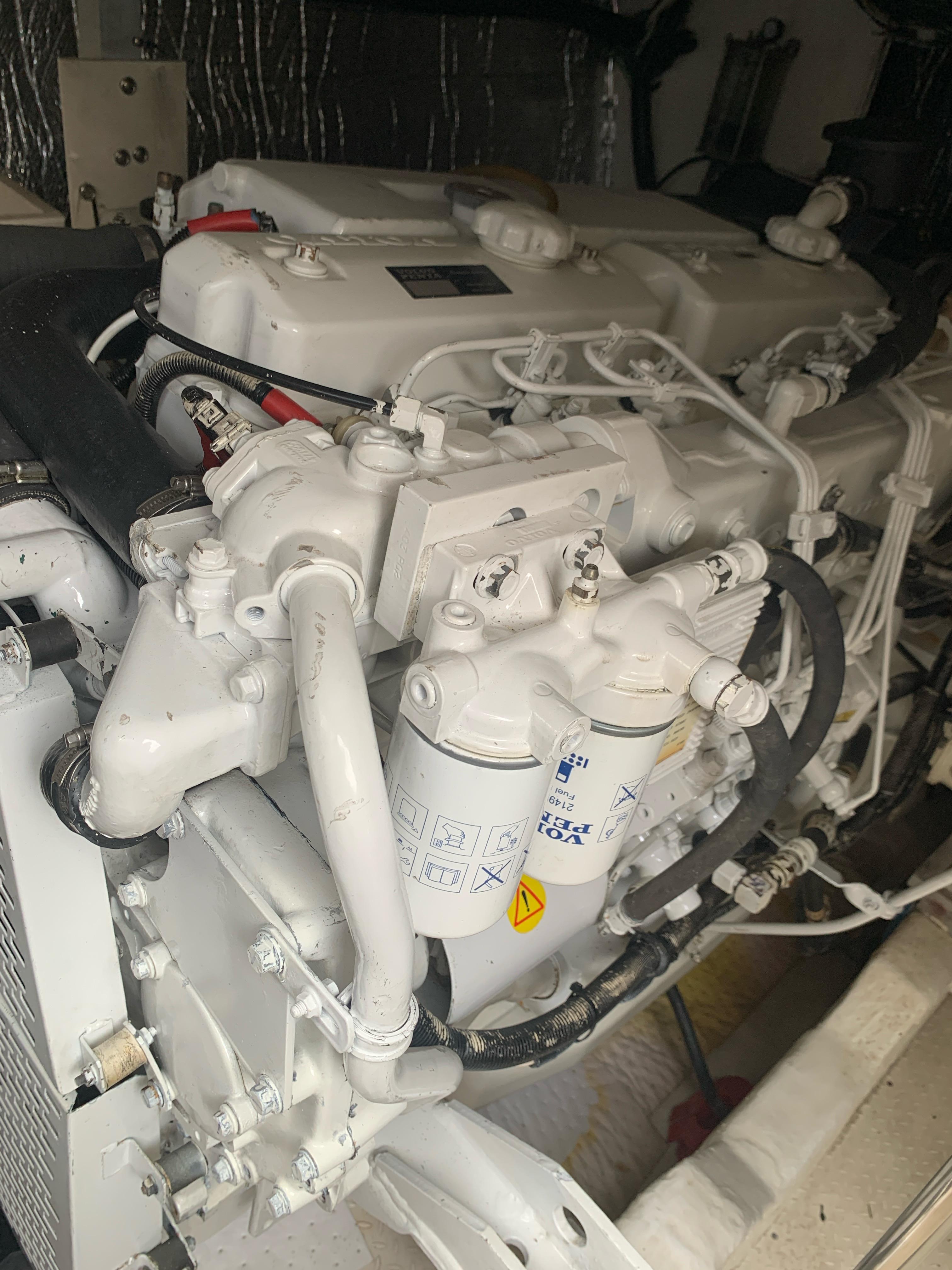 1998-cruisers-yachts-5000-sedan-sport-power-9761873-20250417030704159-1_XLARGE