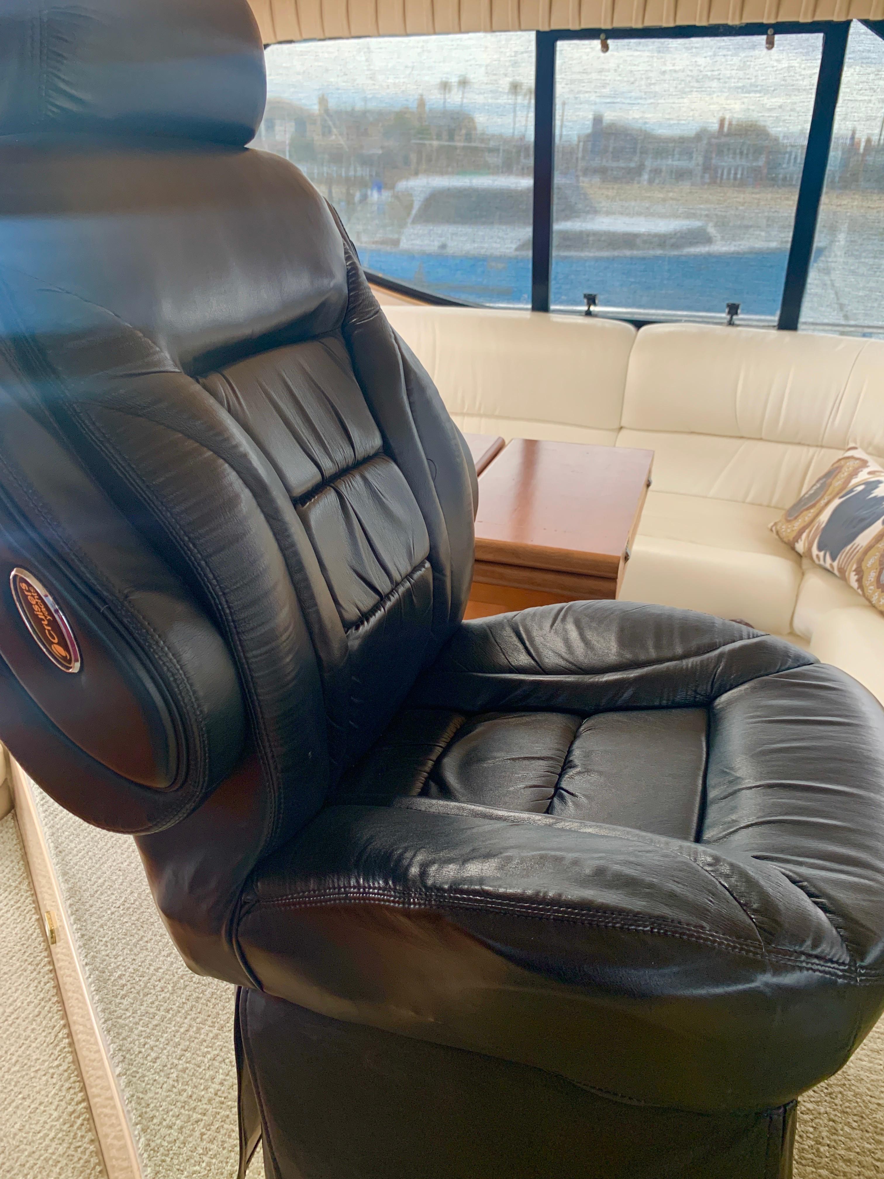 1998-cruisers-yachts-5000-sedan-sport-power-9761873-20250417030746716-1_XLARGE