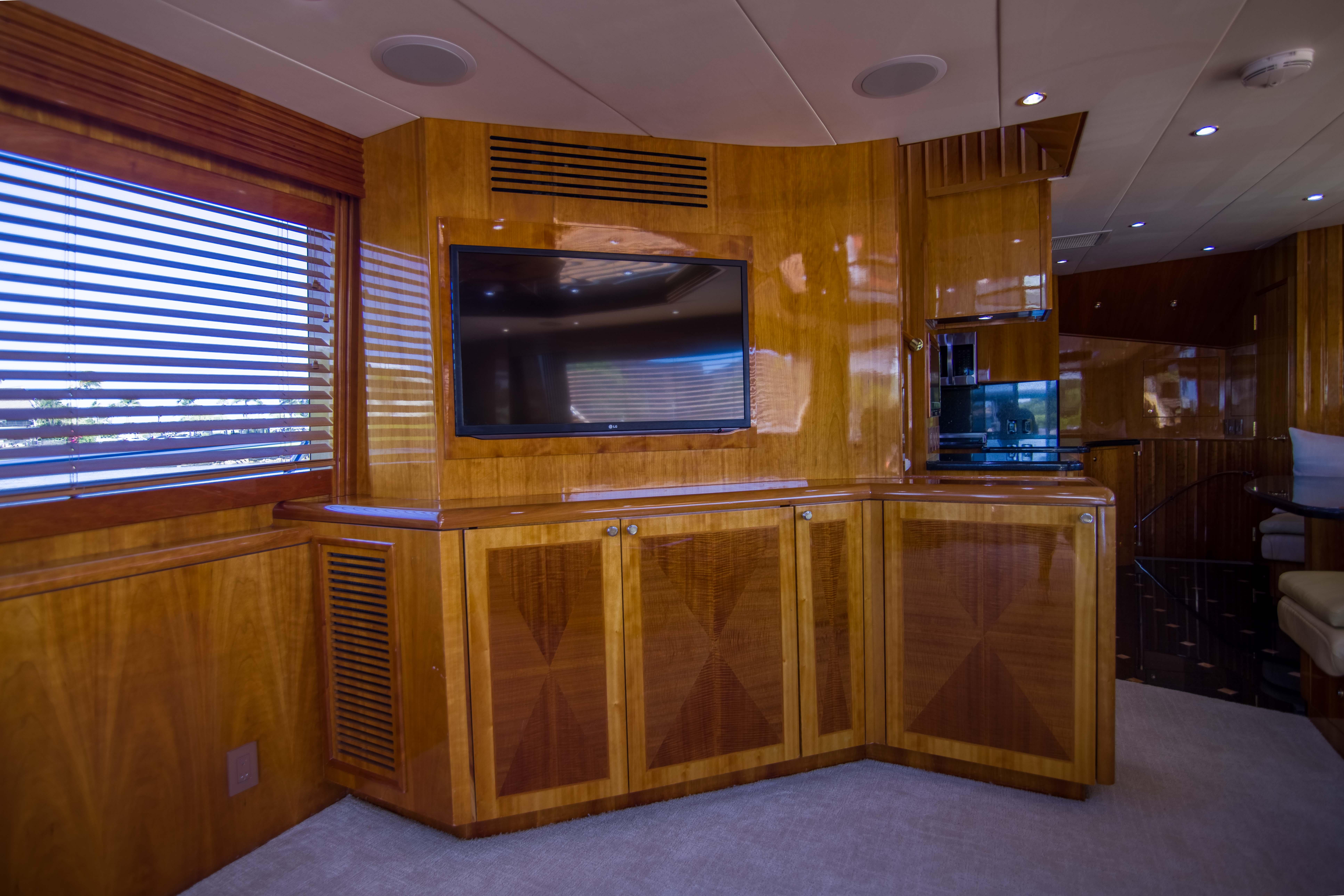 2004-hatteras-86-sportfish-power-9711875-20250312121226469-1_XLARGE