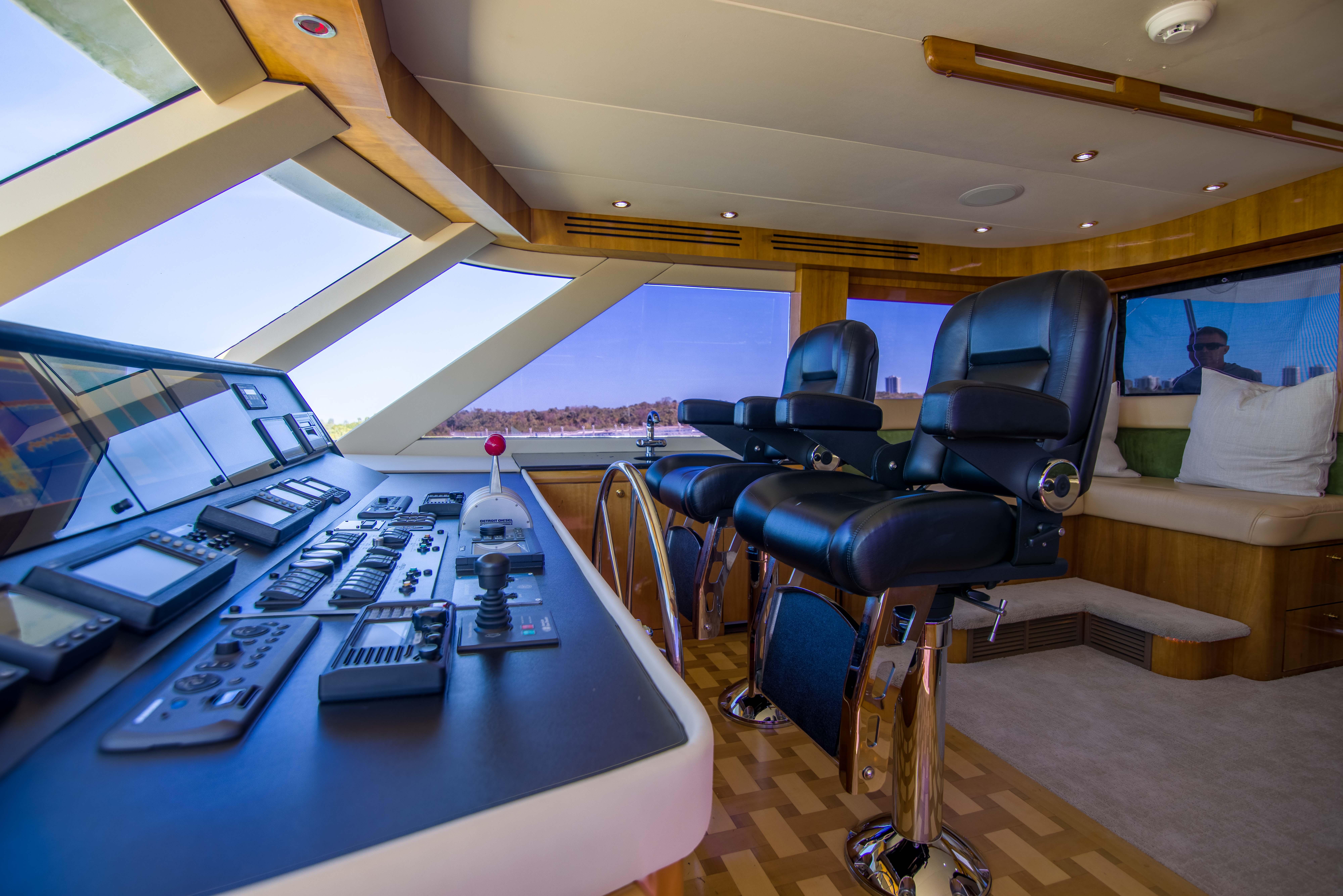 2004-hatteras-86-sportfish-power-9711875-20250312122517668-1_XLARGE