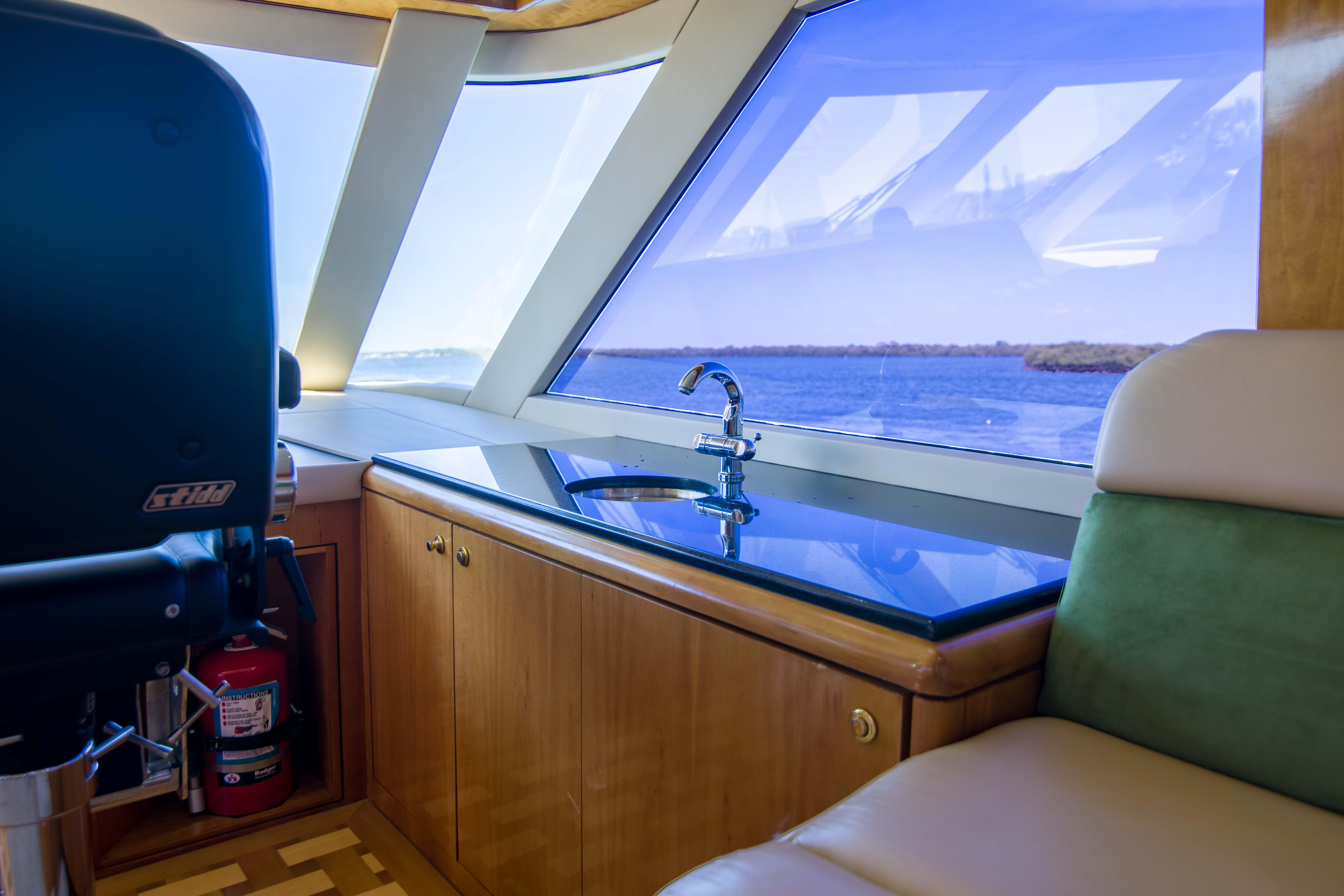 2004-hatteras-86-sportfish-power-9711875-20250312122529464-1_XLARGE