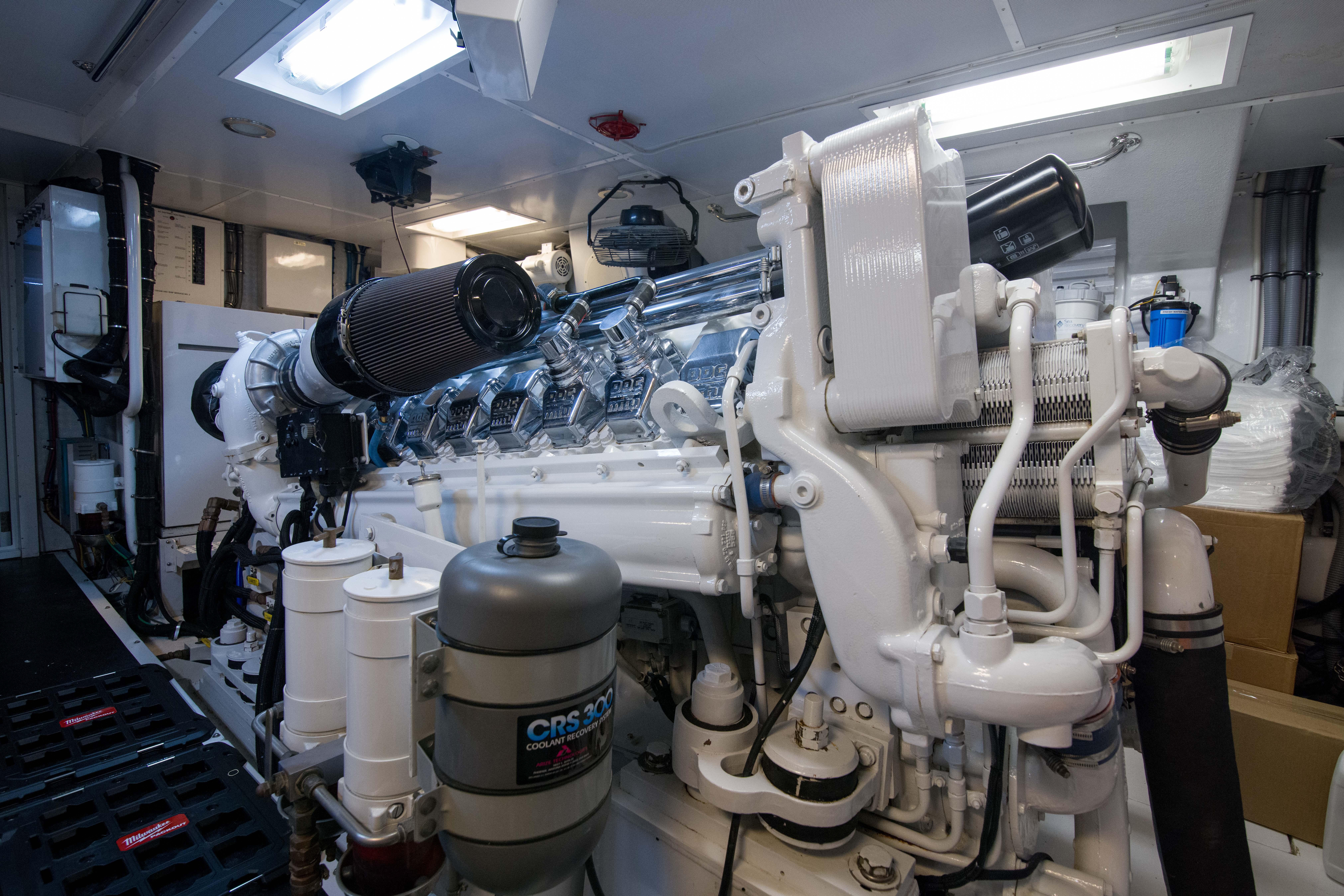 2004-hatteras-86-sportfish-power-9711875-20250312123549058-1_XLARGE