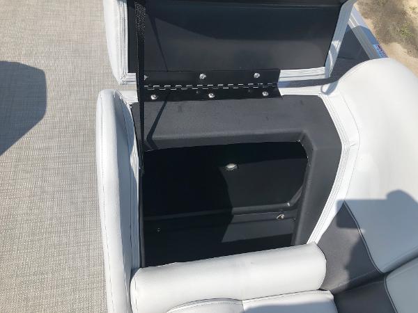 2022 Bentley boat for sale, model of the boat is LE 200 CW & Image # 13 of 31
