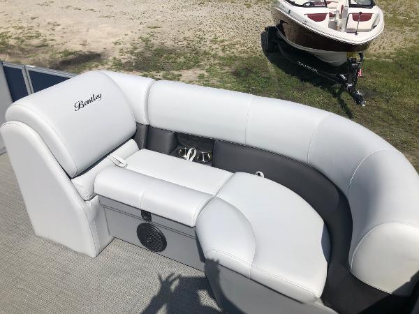 2022 Bentley boat for sale, model of the boat is LE 200 CW & Image # 14 of 31