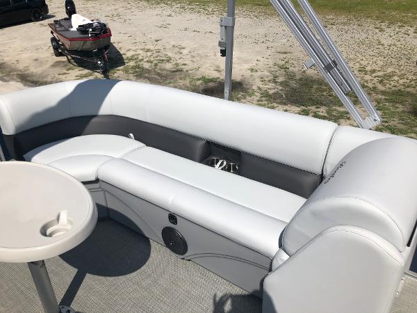2022 Bentley boat for sale, model of the boat is LE 200 CW & Image # 18 of 31
