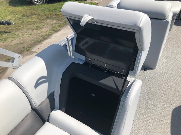2022 Bentley boat for sale, model of the boat is LE 200 CW & Image # 19 of 31