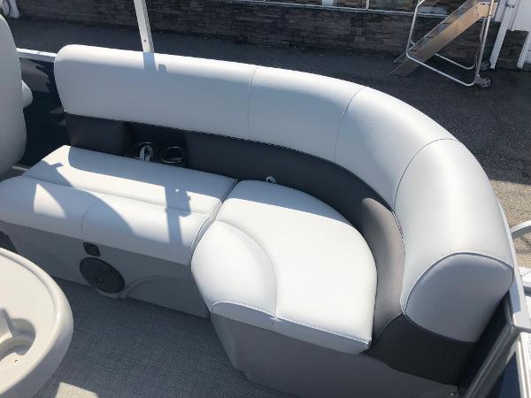 2022 Bentley boat for sale, model of the boat is LE 200 CW & Image # 22 of 31