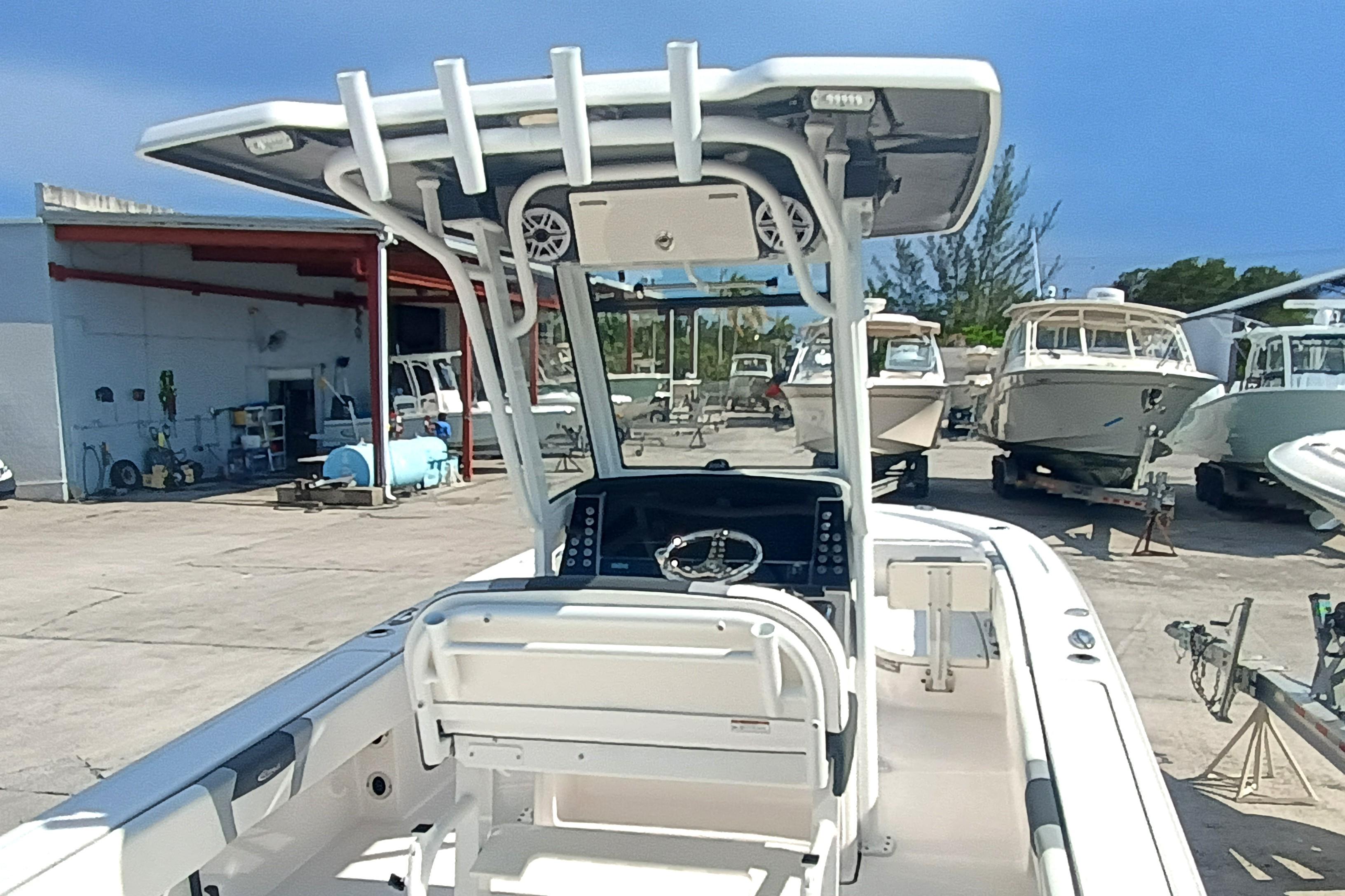 2023-robalo-266-cayman-power-9771882-20250529053620277-1_XLARGE