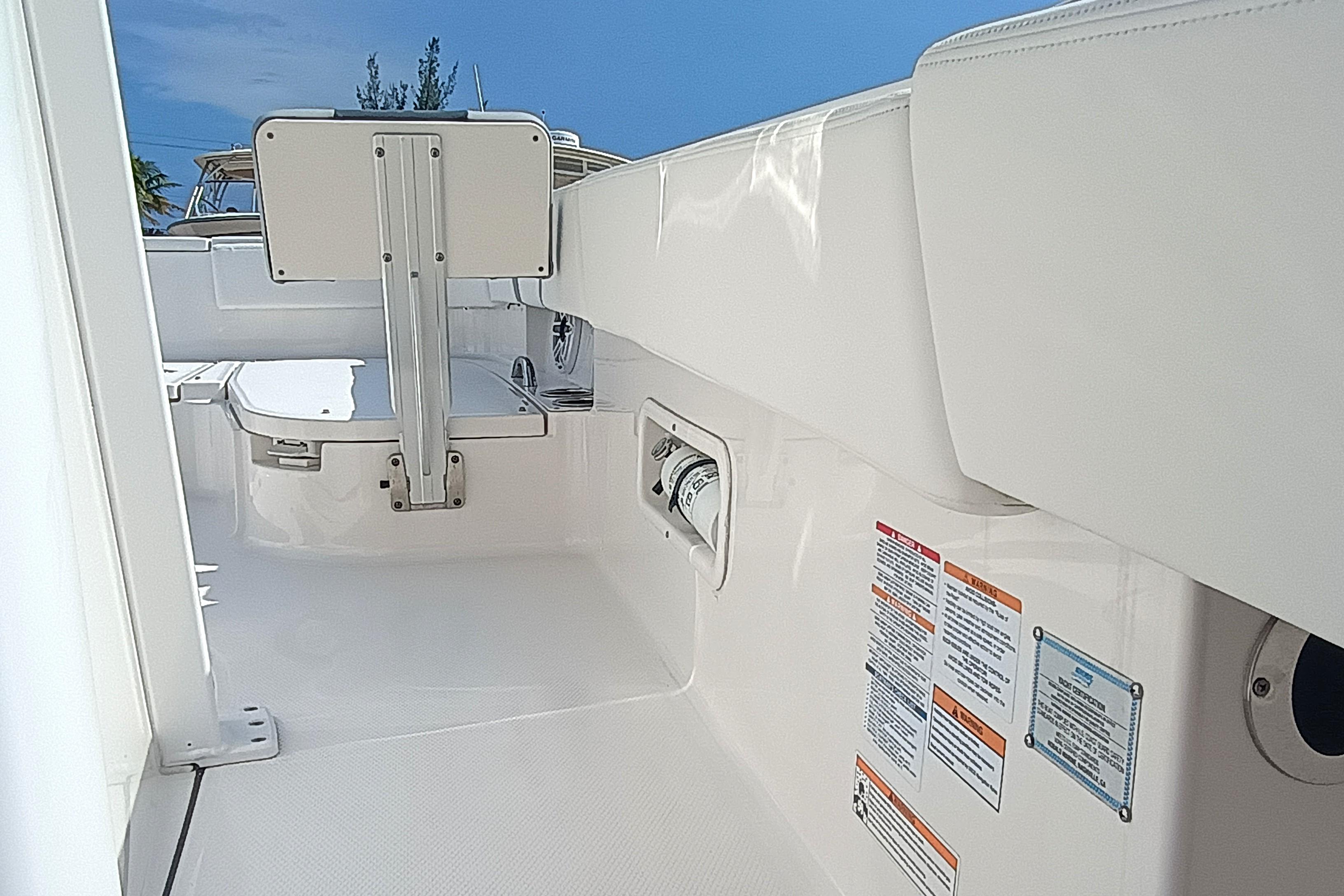 2023-robalo-266-cayman-power-9771882-20250529053629268-1_XLARGE