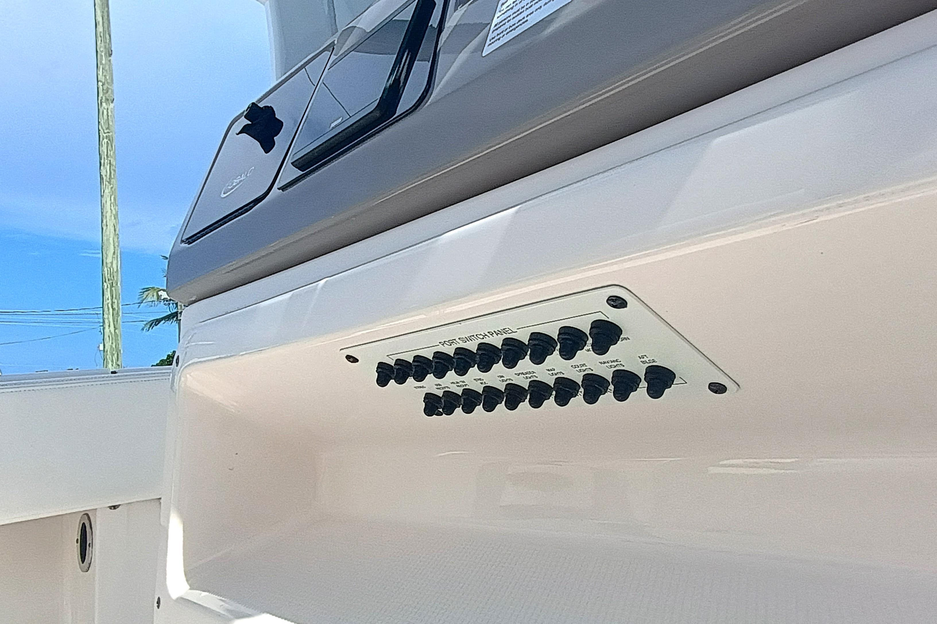 2023-robalo-266-cayman-power-9771882-20250529053631413-1_XLARGE