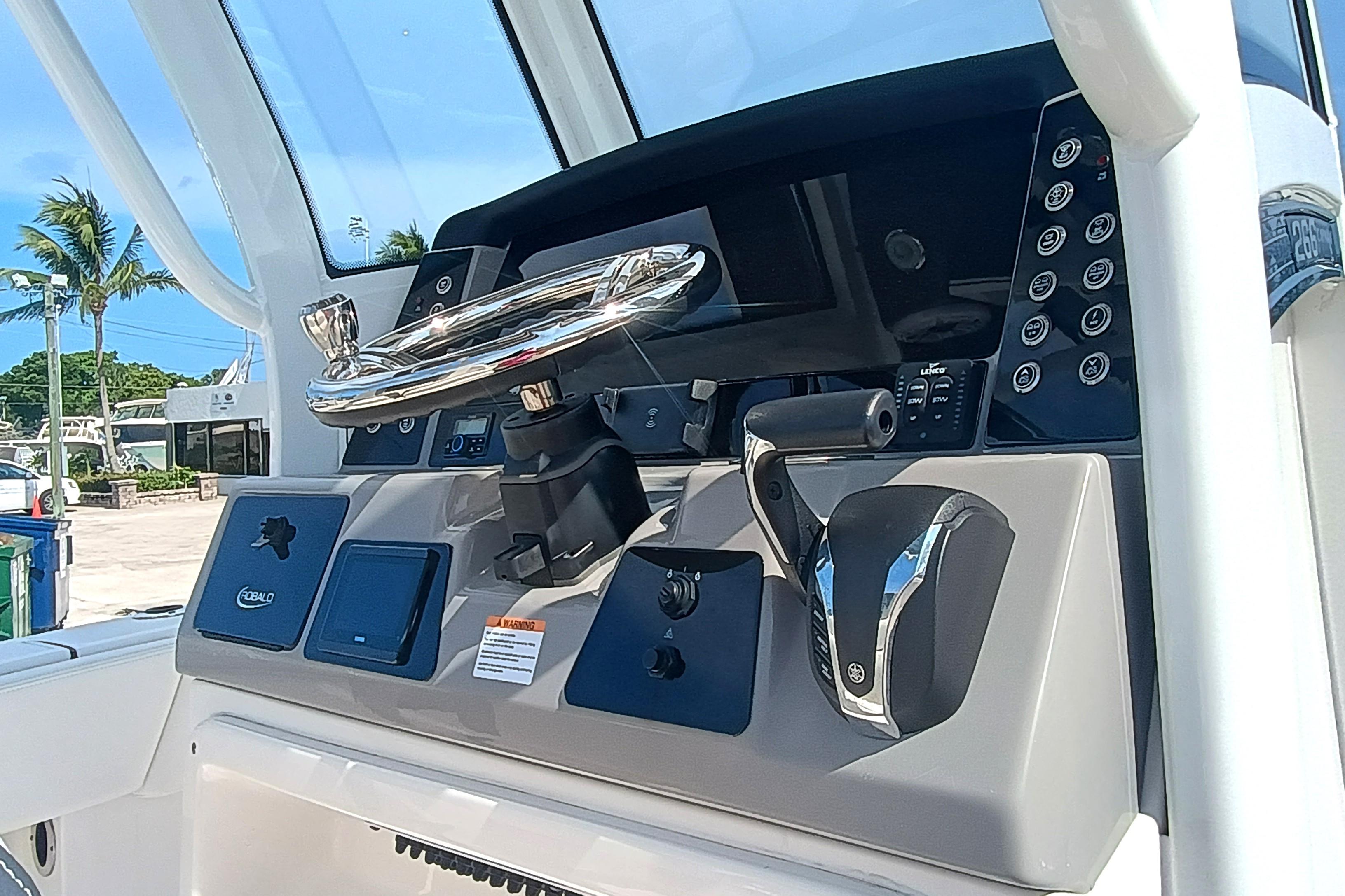 2023-robalo-266-cayman-power-9771882-20250529053633683-1_XLARGE
