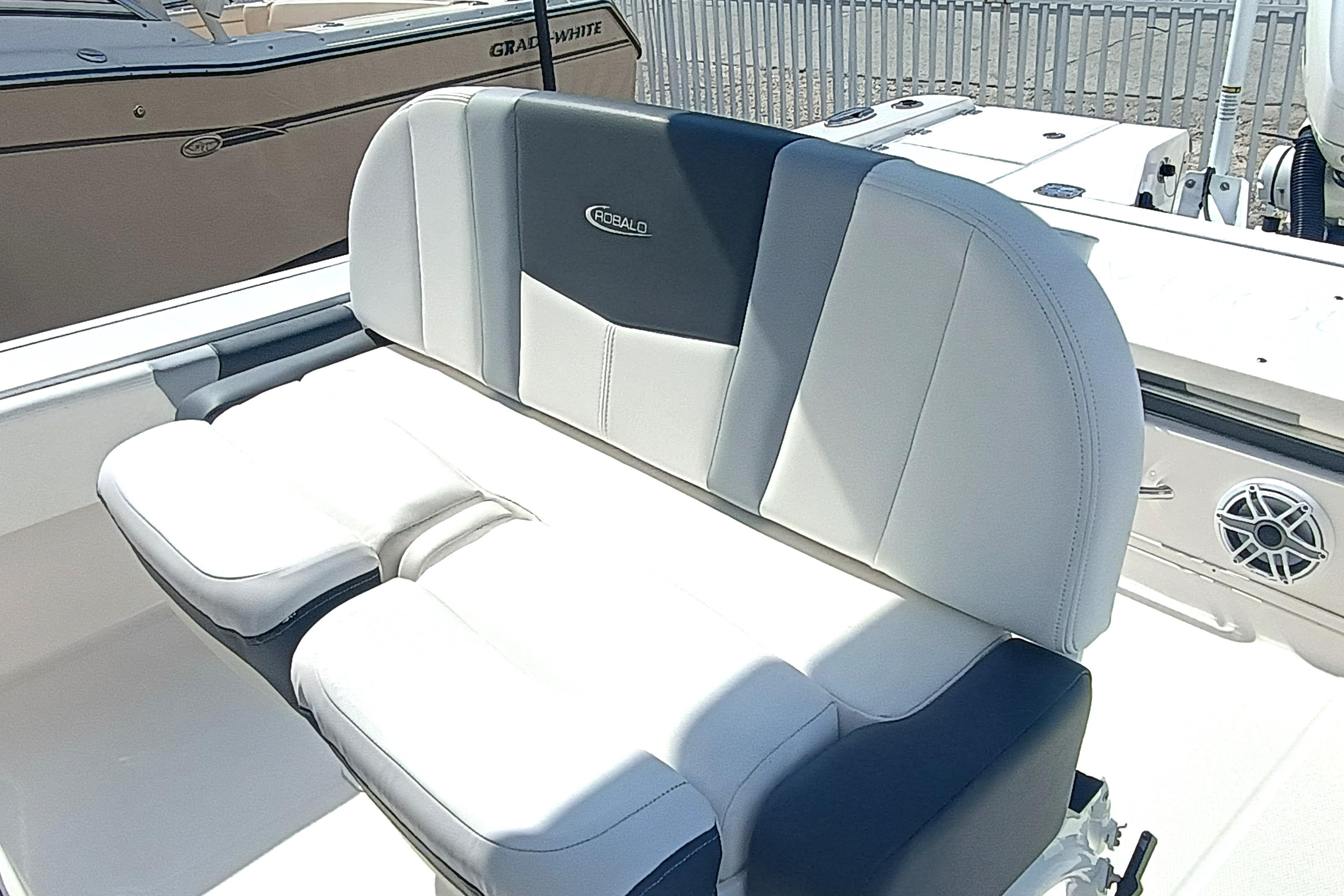 2023-robalo-266-cayman-power-9771882-20250529053643030-1_XLARGE