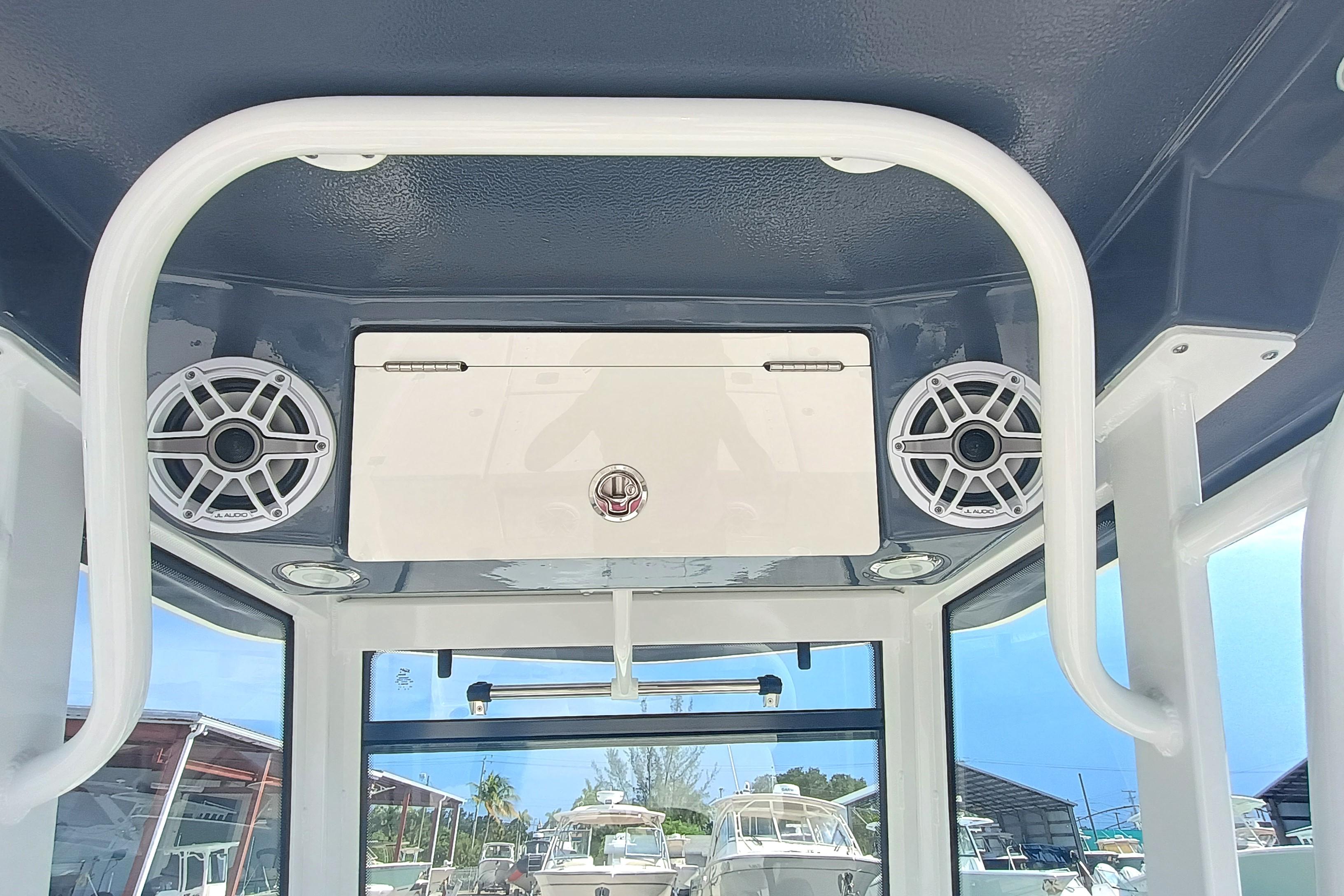 2023-robalo-266-cayman-power-9771882-20250529053647278-1_XLARGE
