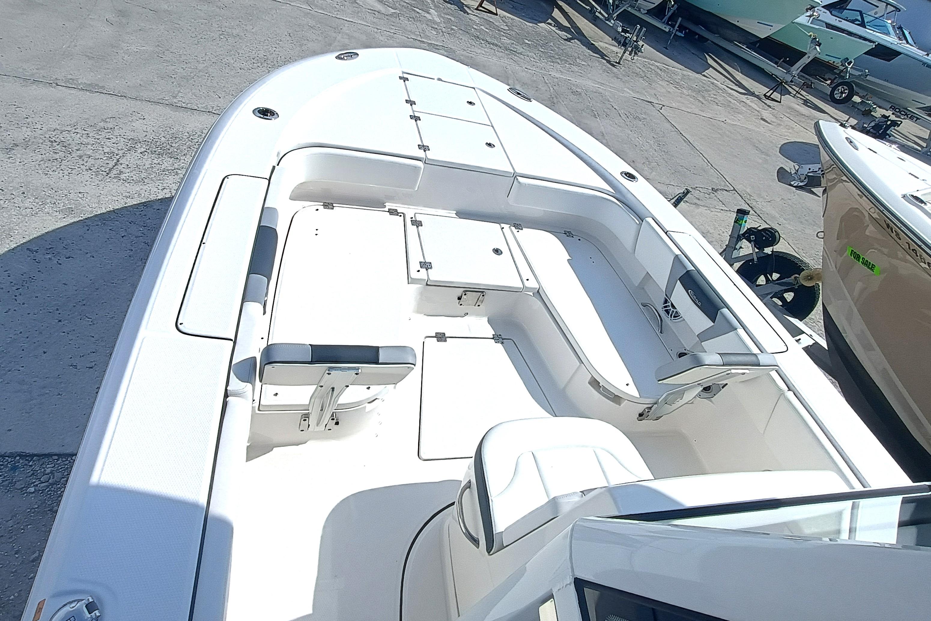 2023-robalo-266-cayman-power-9771882-20250529053650259-1_XLARGE