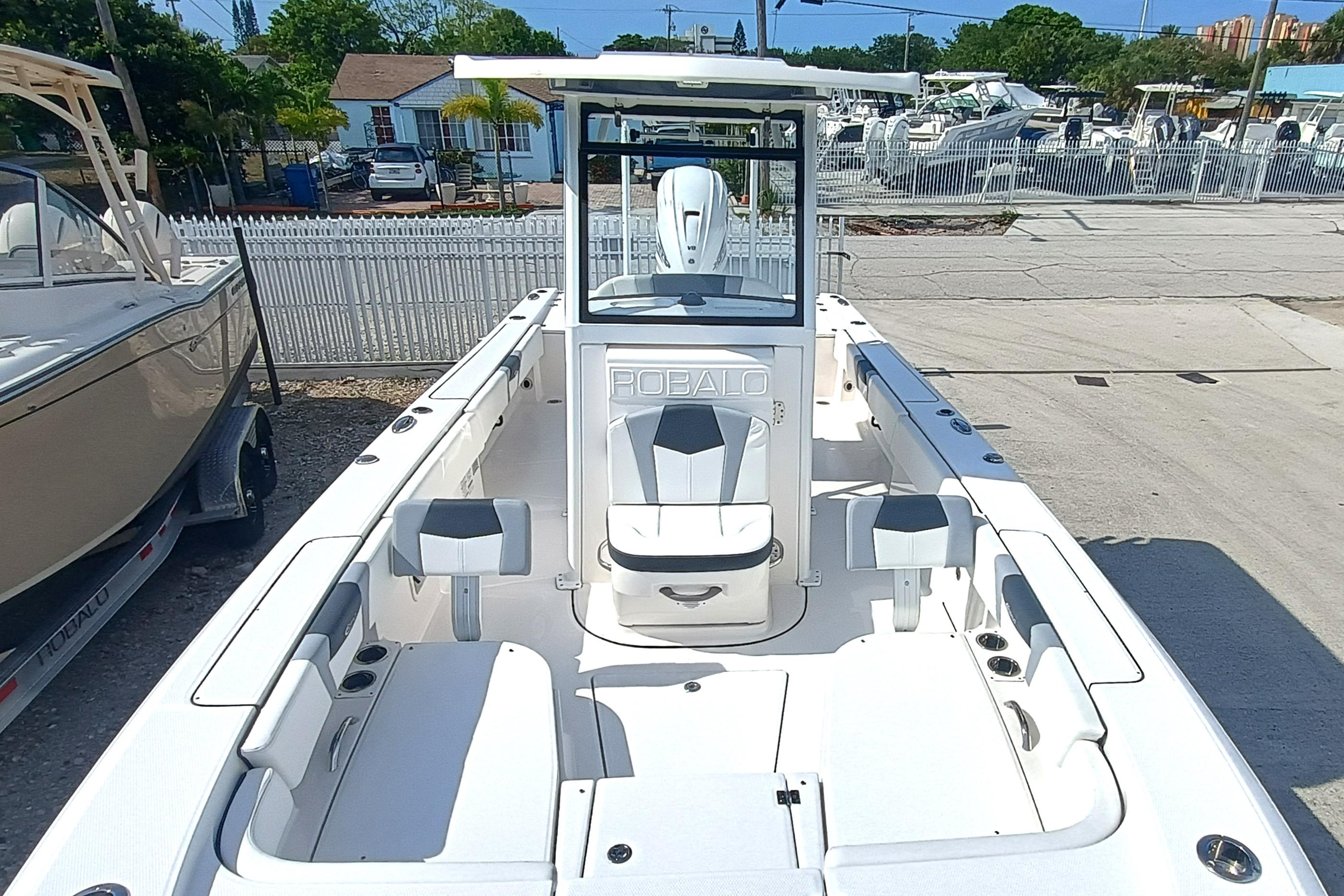 2023-robalo-266-cayman-power-9771882-20250529053652328-1_XLARGE