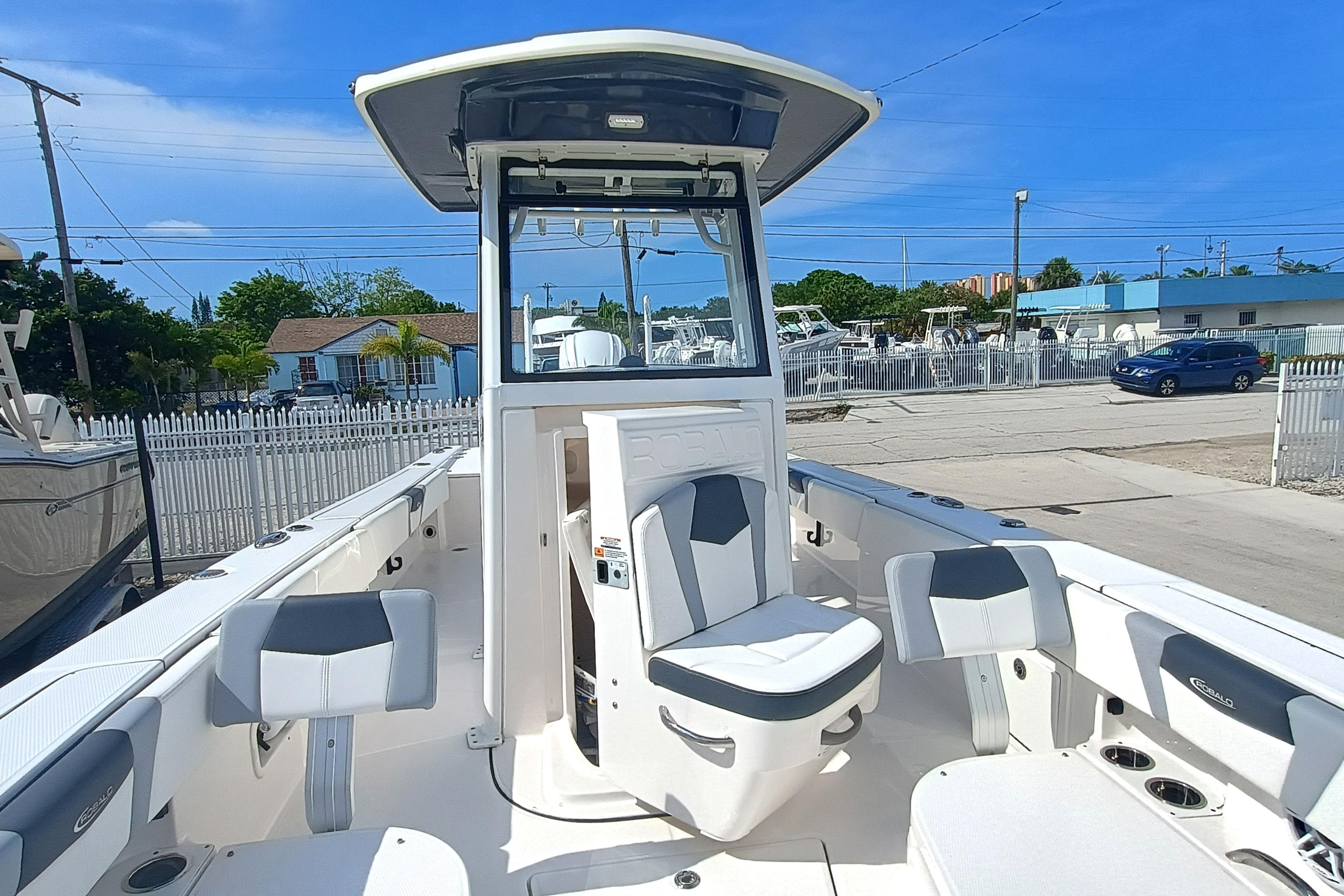 2023-robalo-266-cayman-power-9771882-20250529053659503-1_XLARGE