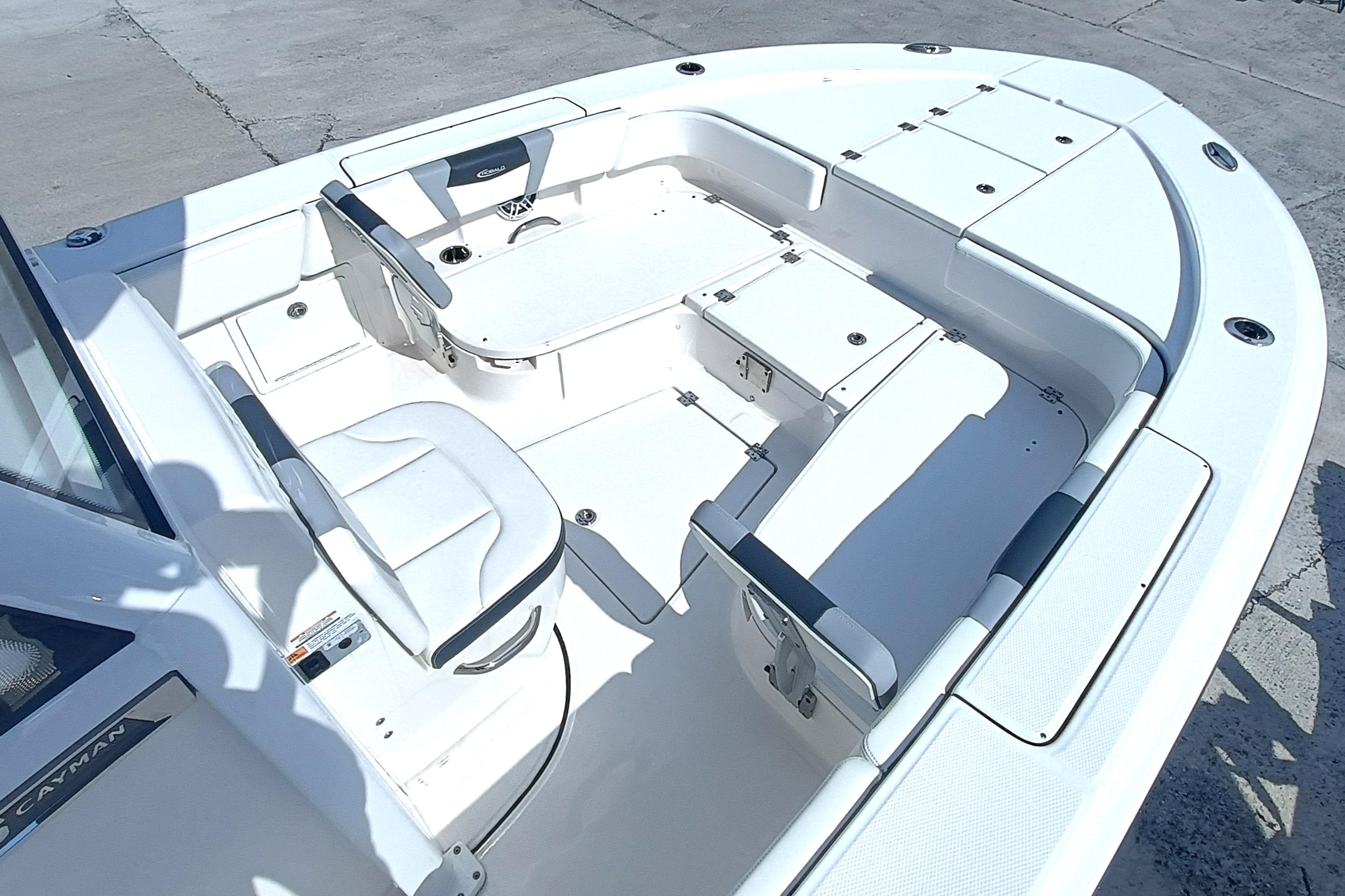 2023-robalo-266-cayman-power-9771882-20250529053706125-1_XLARGE