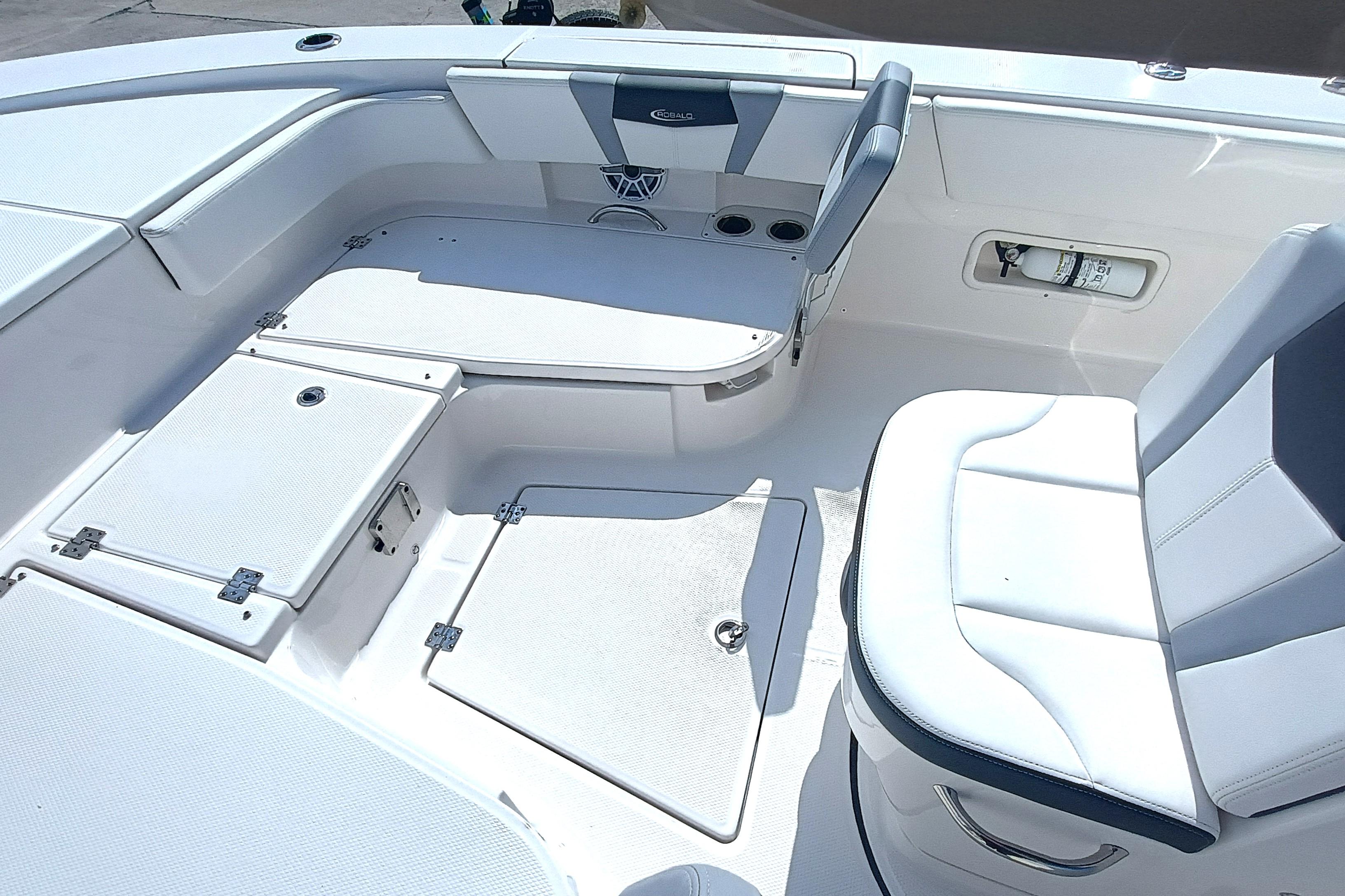 2023-robalo-266-cayman-power-9771882-20250529053710273-1_XLARGE