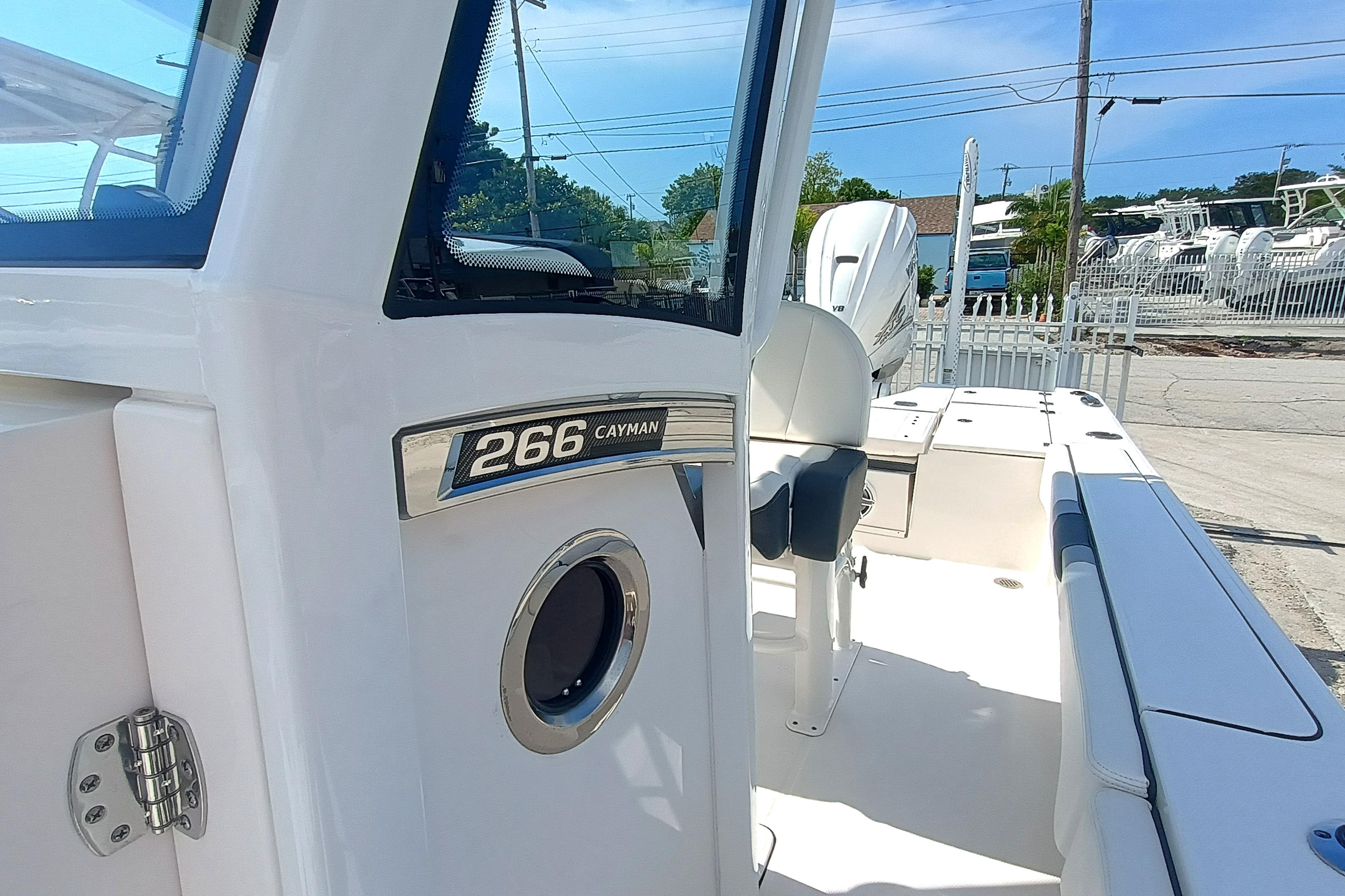 2023-robalo-266-cayman-power-9771882-20250529053724837-1_XLARGE