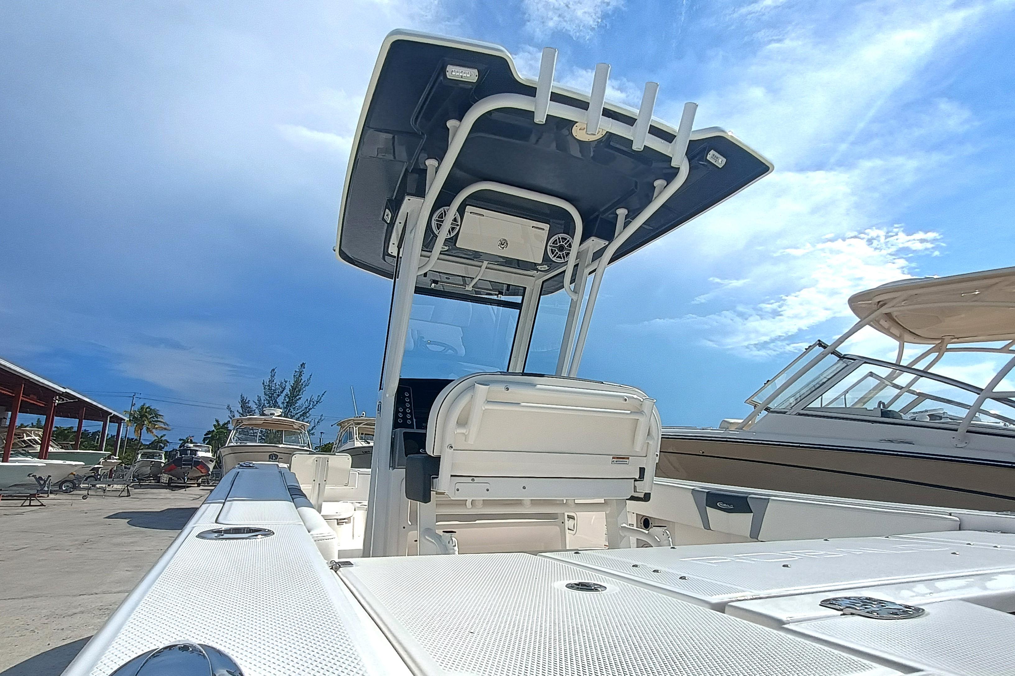 2023-robalo-266-cayman-power-9771882-20250529053727063-1_XLARGE