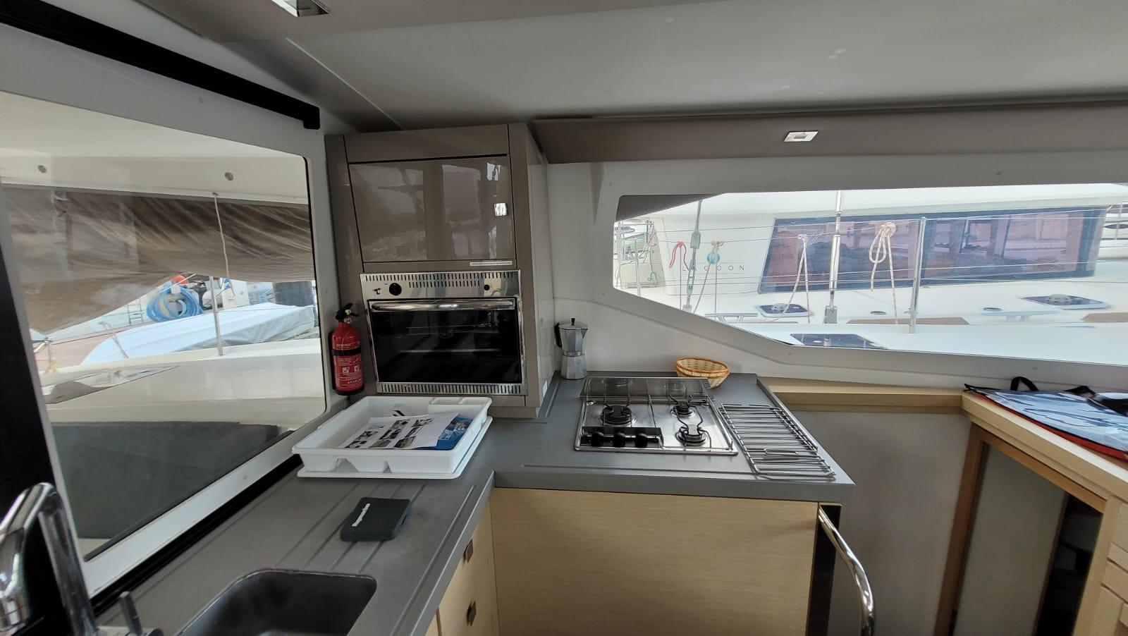 Hibiscus Yacht Photos Pics Fountaine Pajot Lucia 40