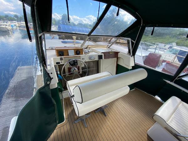 1984 Birchwood 31 Commodore