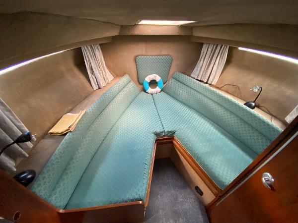 1984 Birchwood 31 Commodore