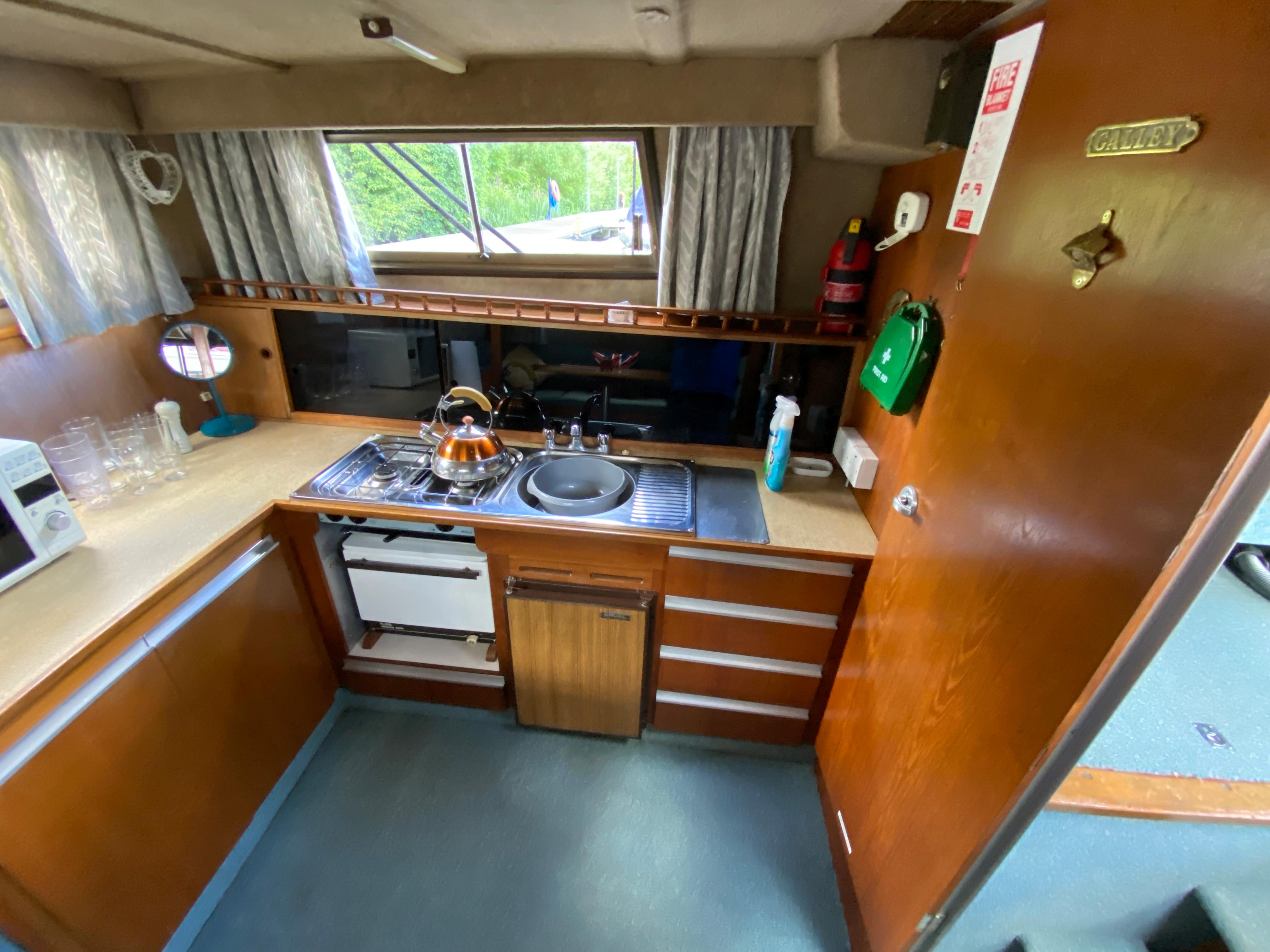 1984 Birchwood 31 Commodore