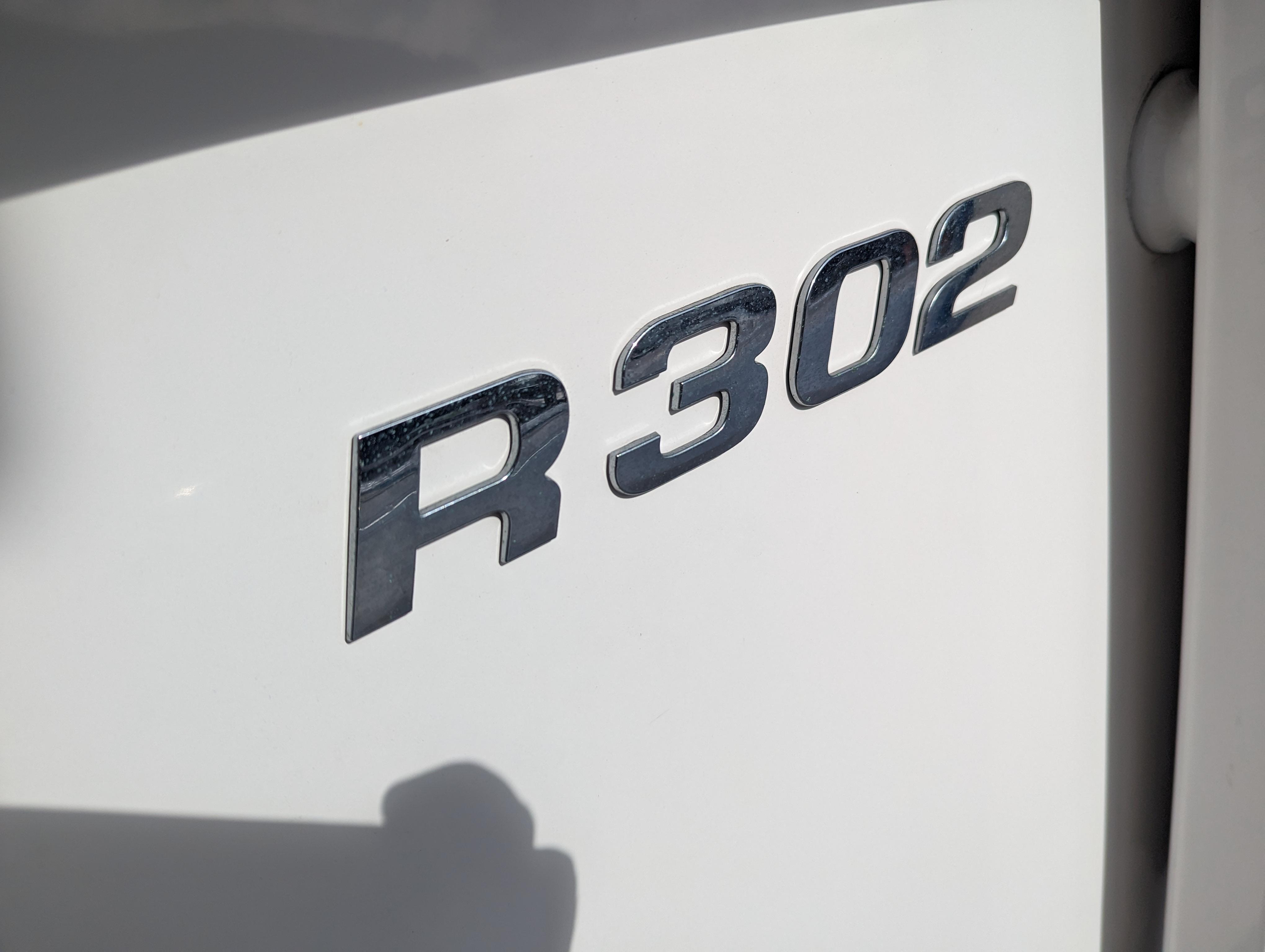 2018 Robalo R 302