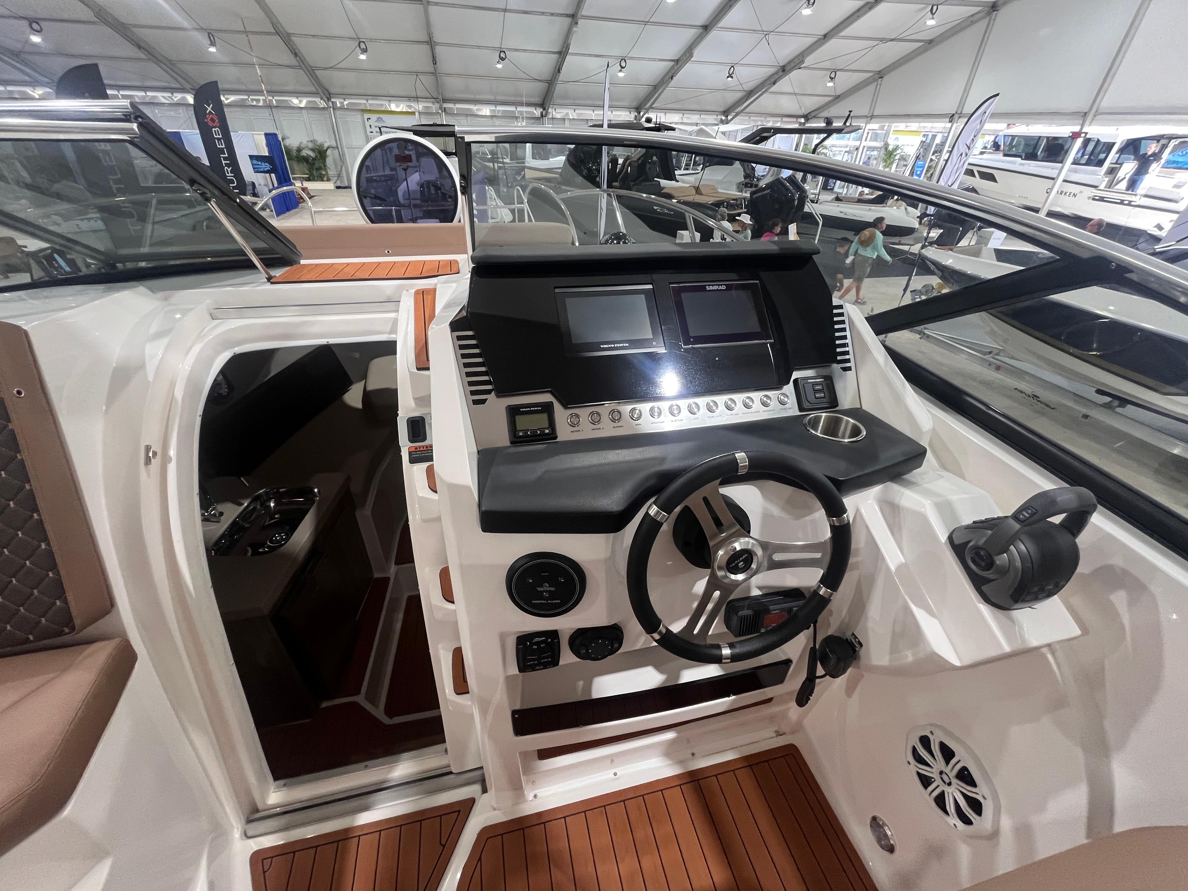 Ventura-DayCruiser 2025 -FL-US-2025 Ventura DayCruiser cockpit with modern controls and sleek design in a showroom setting.-9681900 | Thumbnail