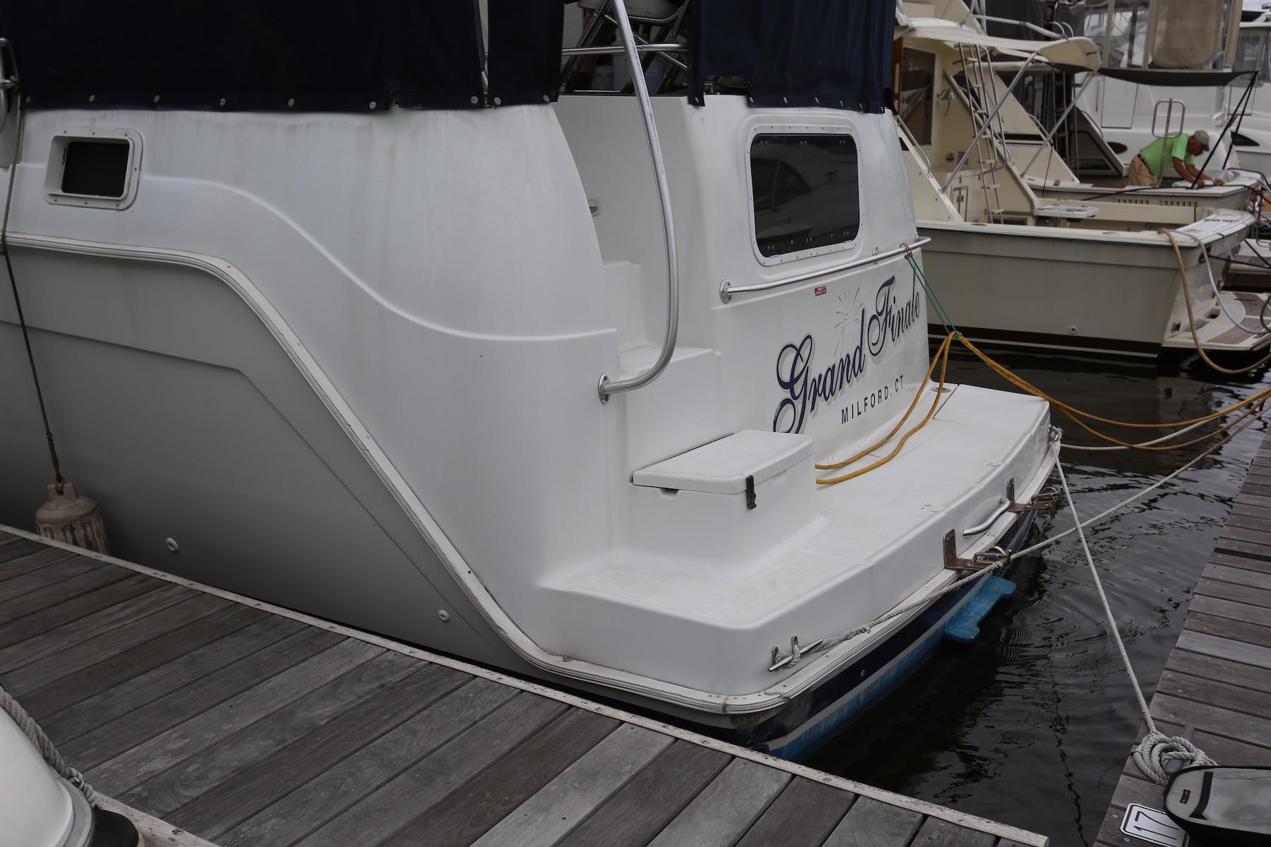 CT 9281 TL Knot 10 Yacht Sales