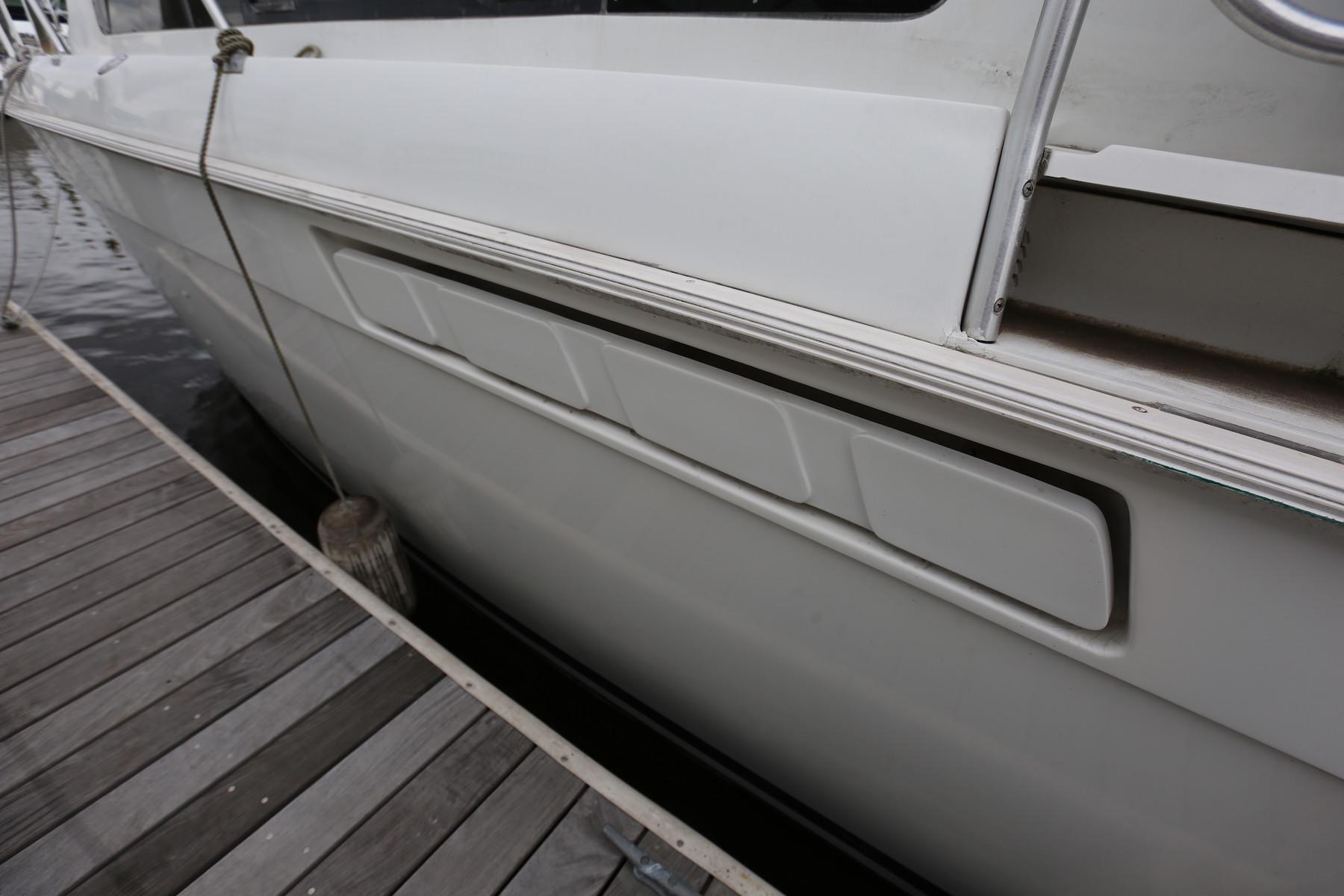 CT 9281 TL Knot 10 Yacht Sales