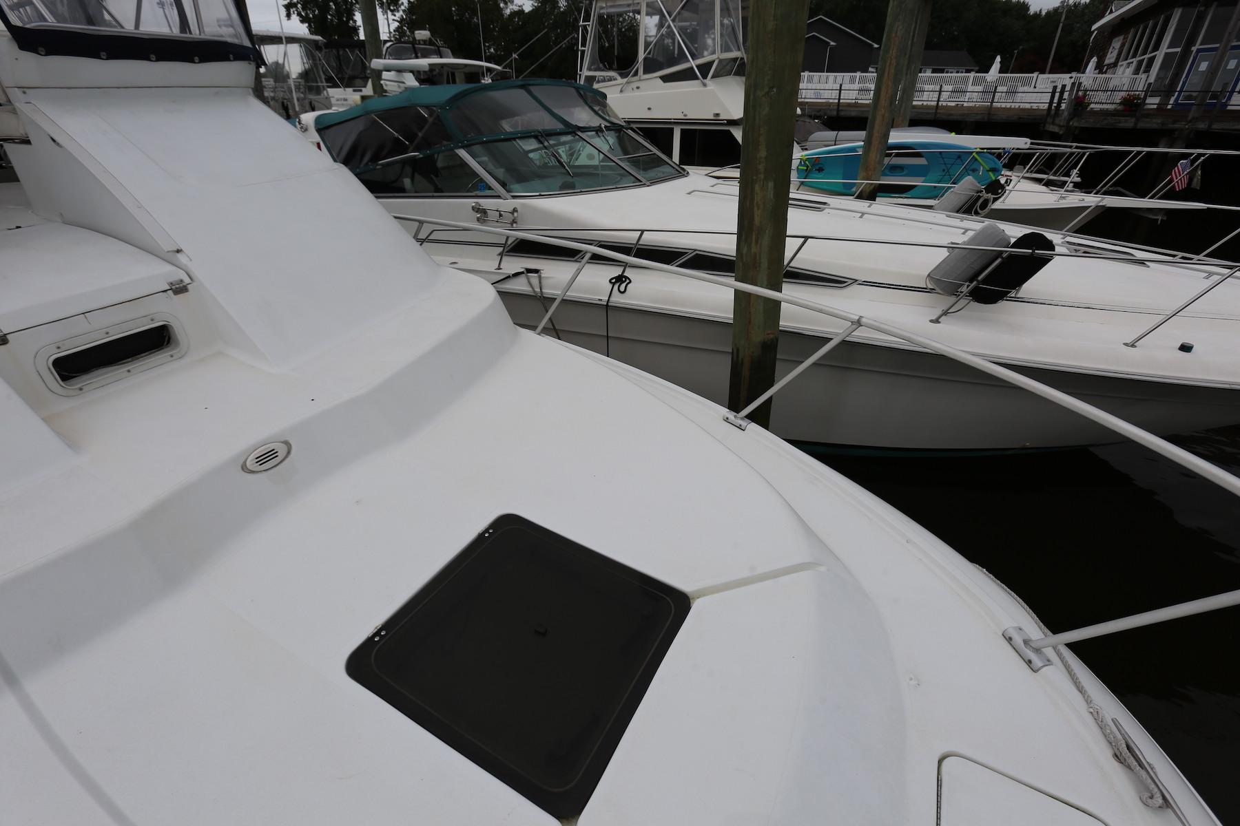 CT 9281 TL Knot 10 Yacht Sales