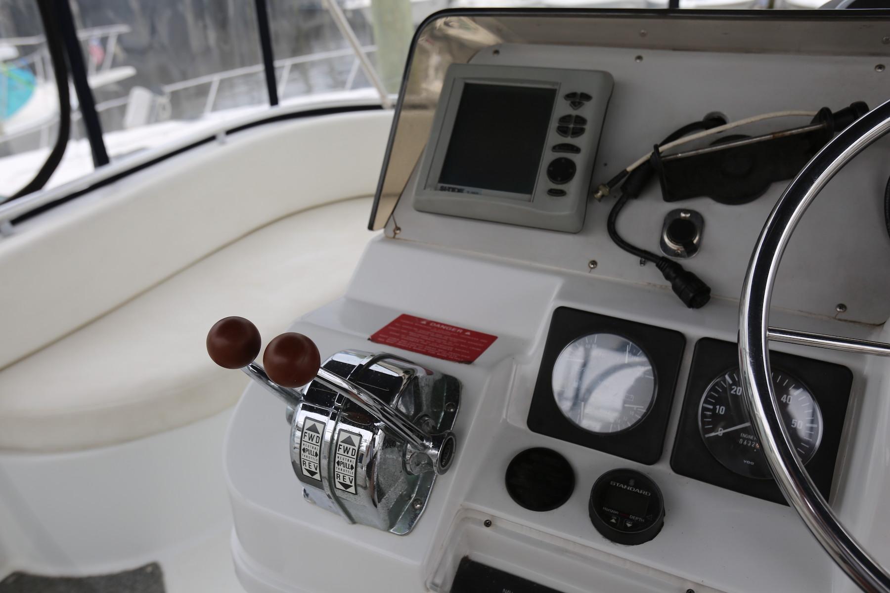 CT 9281 TL Knot 10 Yacht Sales