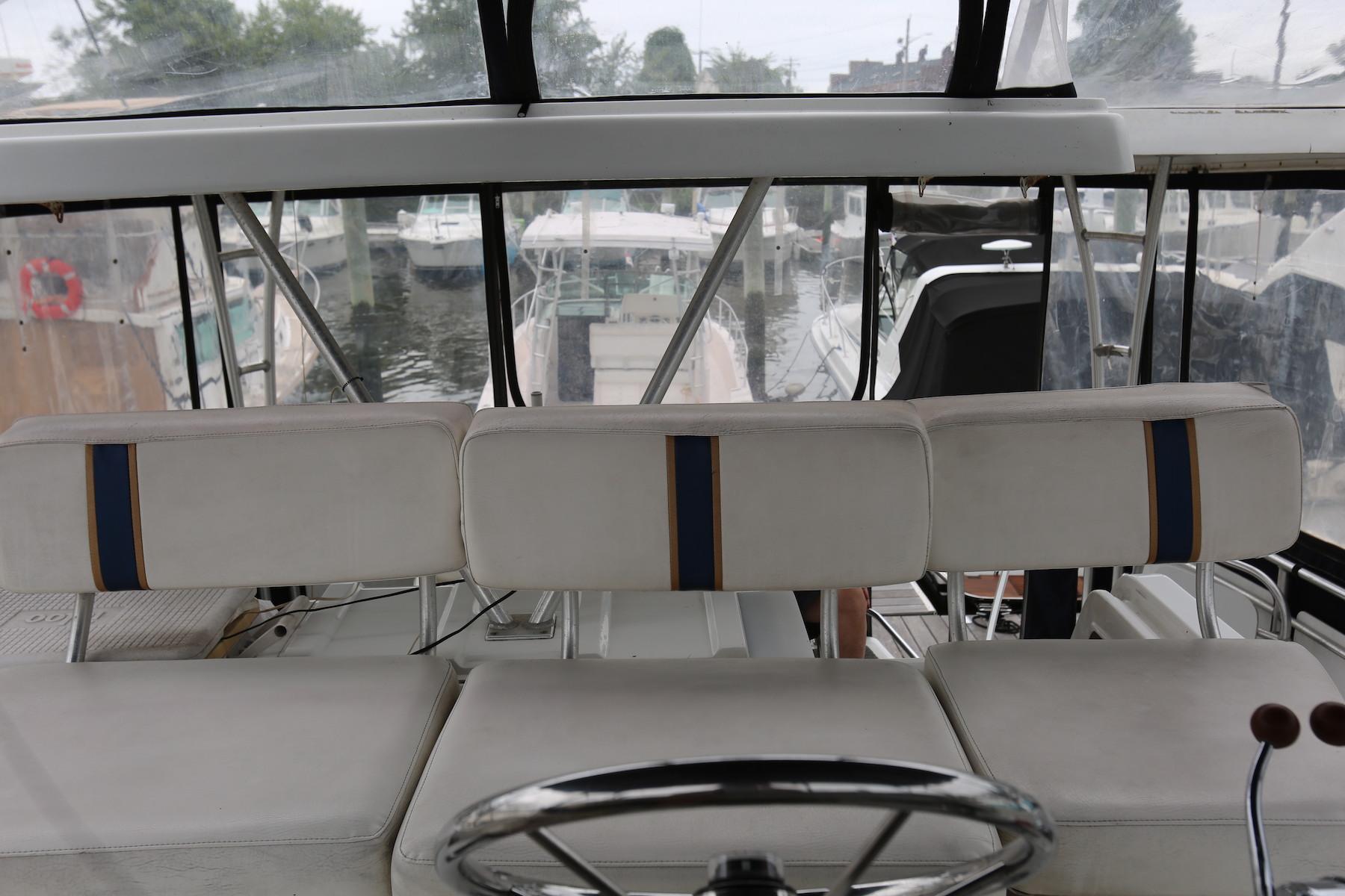CT 9281 TL Knot 10 Yacht Sales