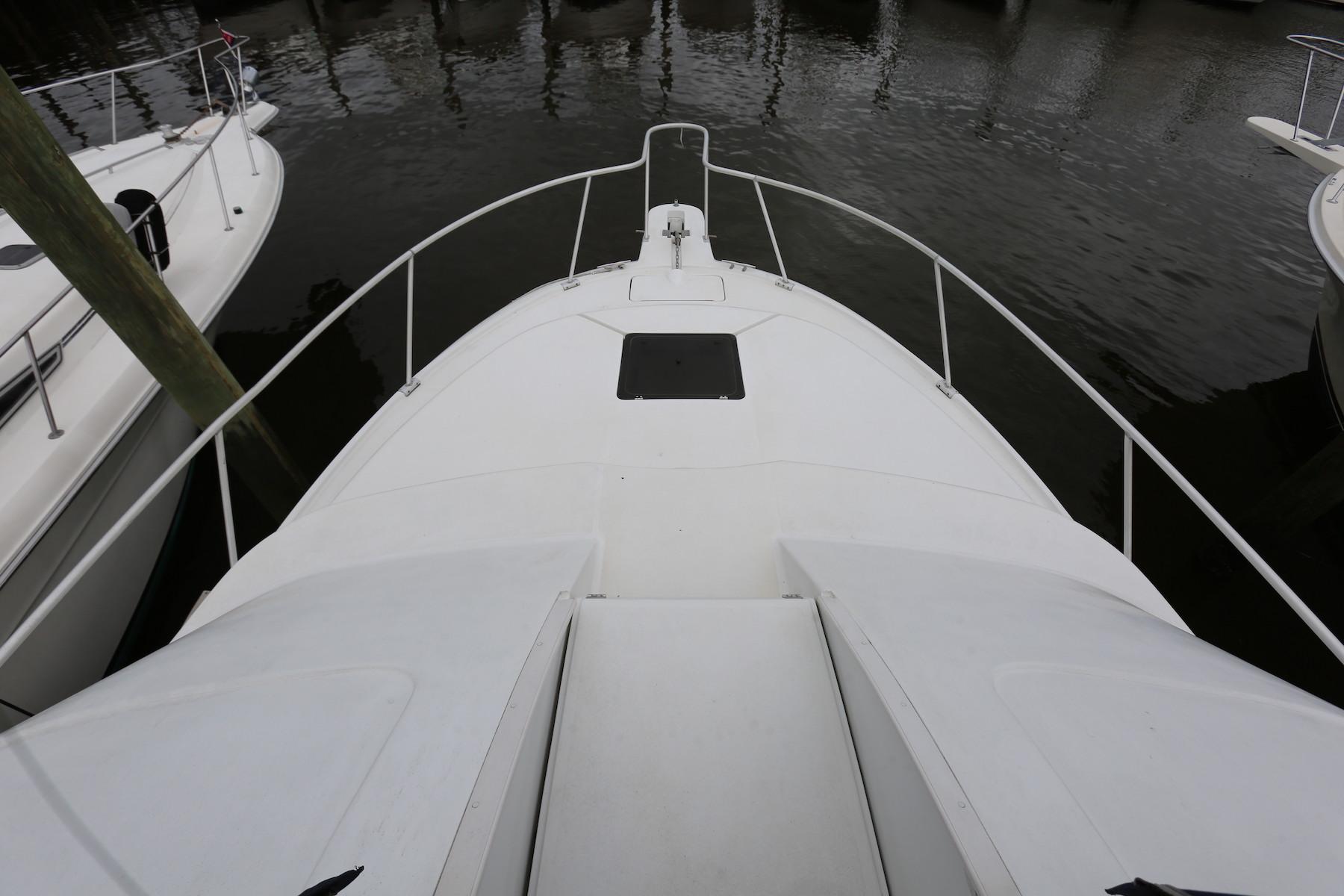 CT 9281 TL Knot 10 Yacht Sales