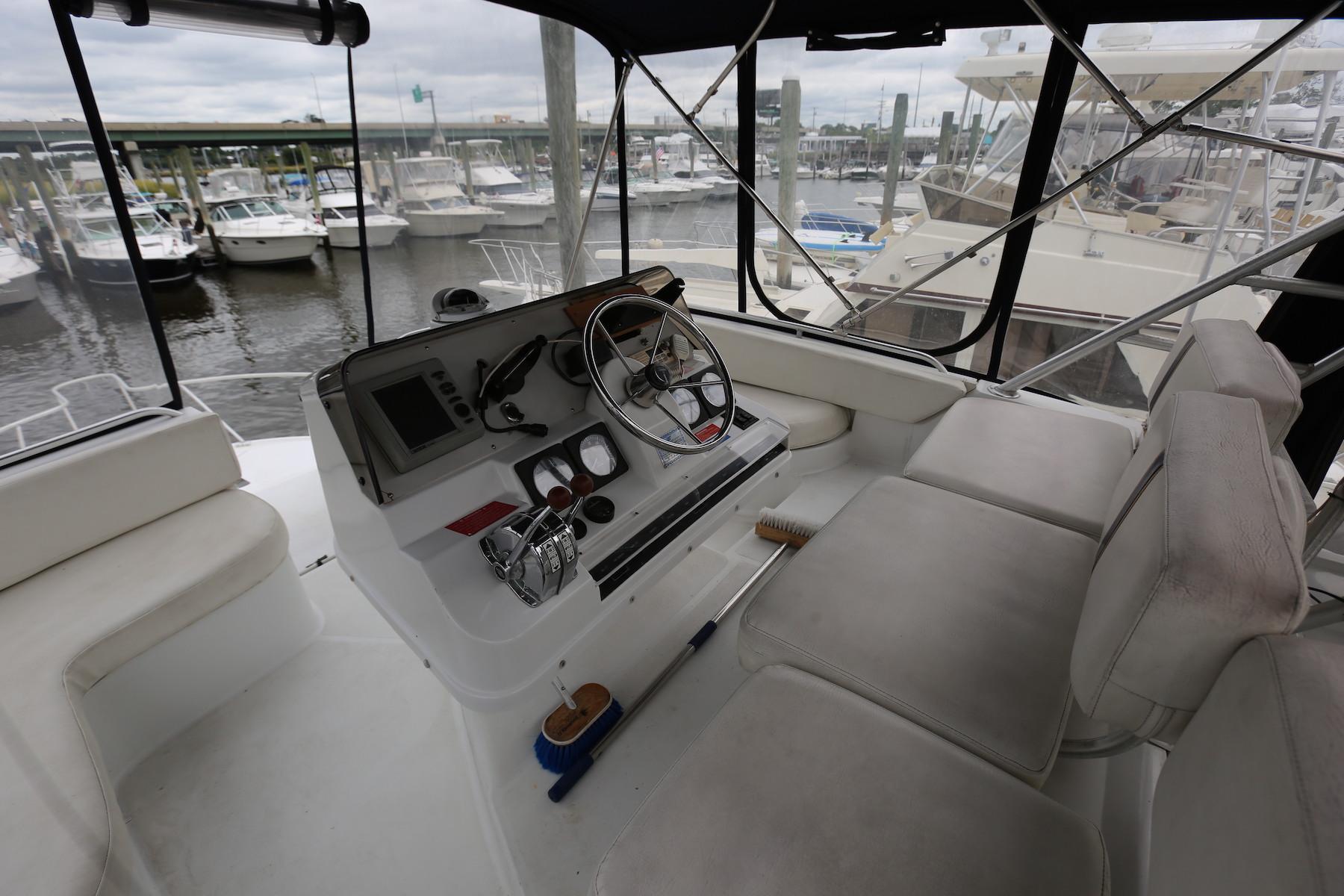 CT 9281 TL Knot 10 Yacht Sales