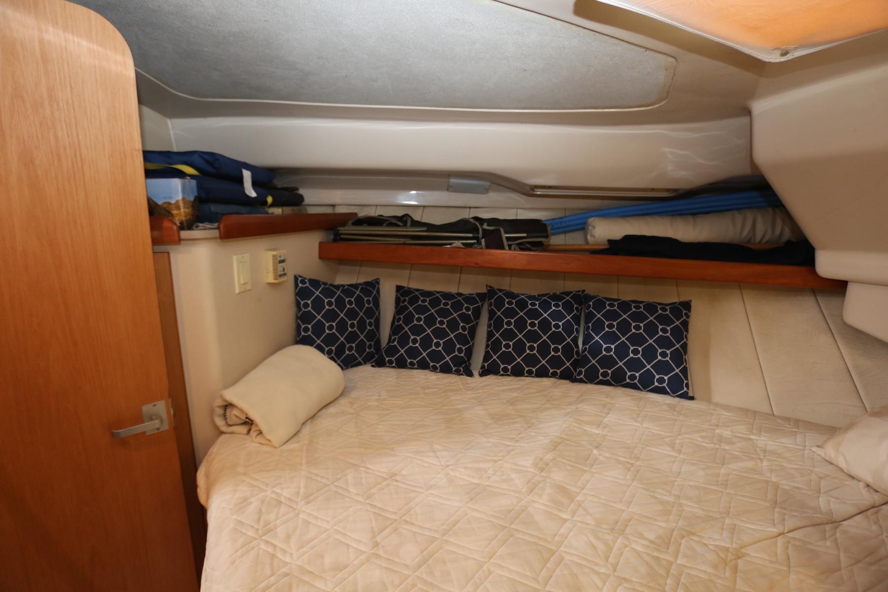 CT 9281 TL Knot 10 Yacht Sales