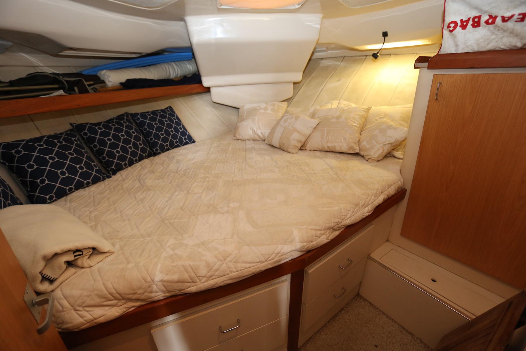 CT 9281 TL Knot 10 Yacht Sales