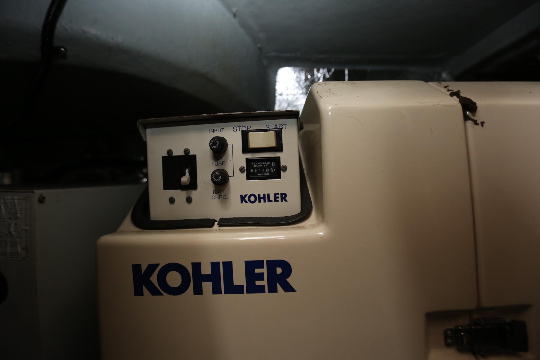 CT 9281 TL Knot 10 Yacht Sales
