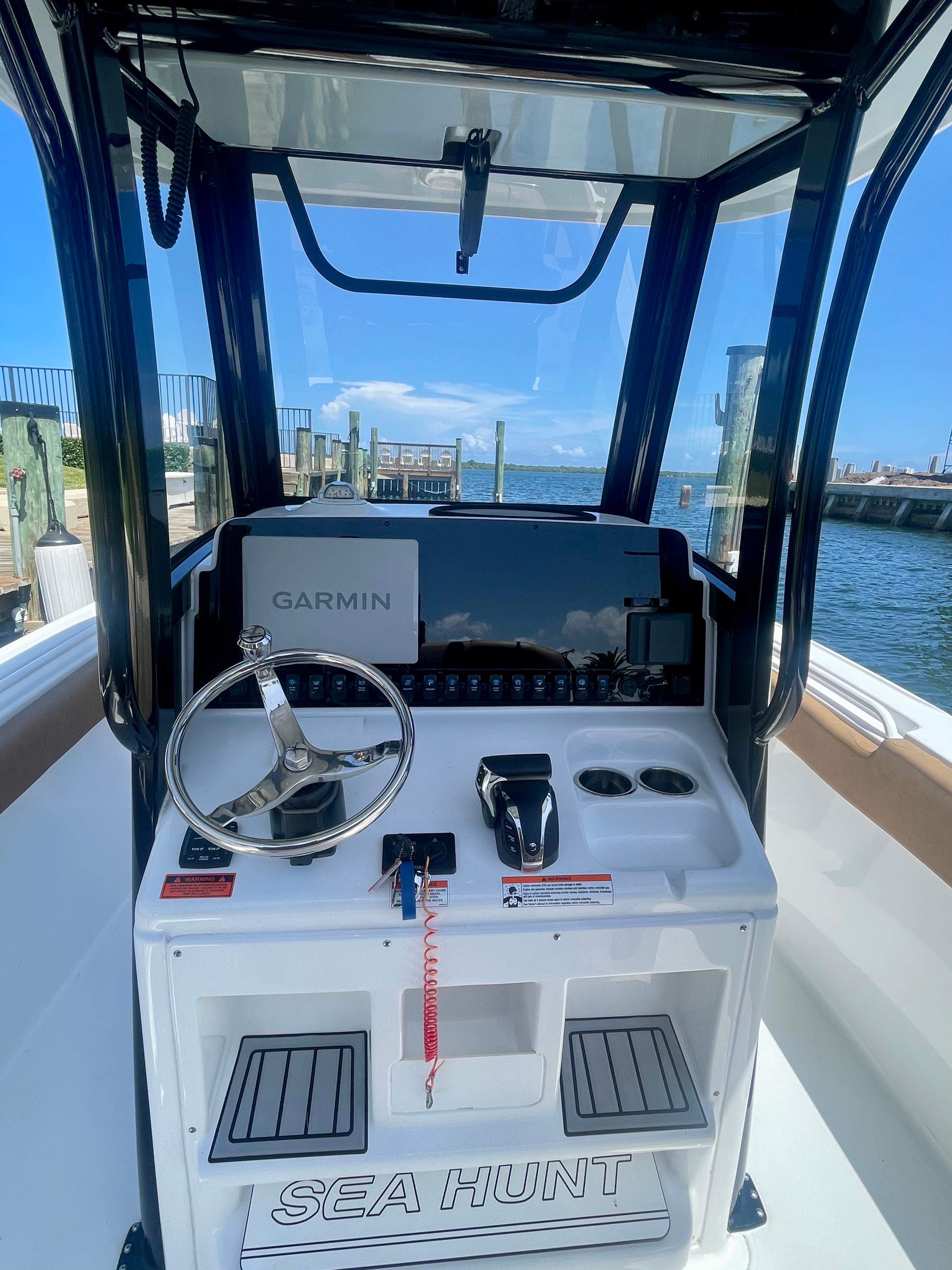 2023-sea-hunt-ultra-255-se-power-9521919-20240827074447988-1_XLARGE