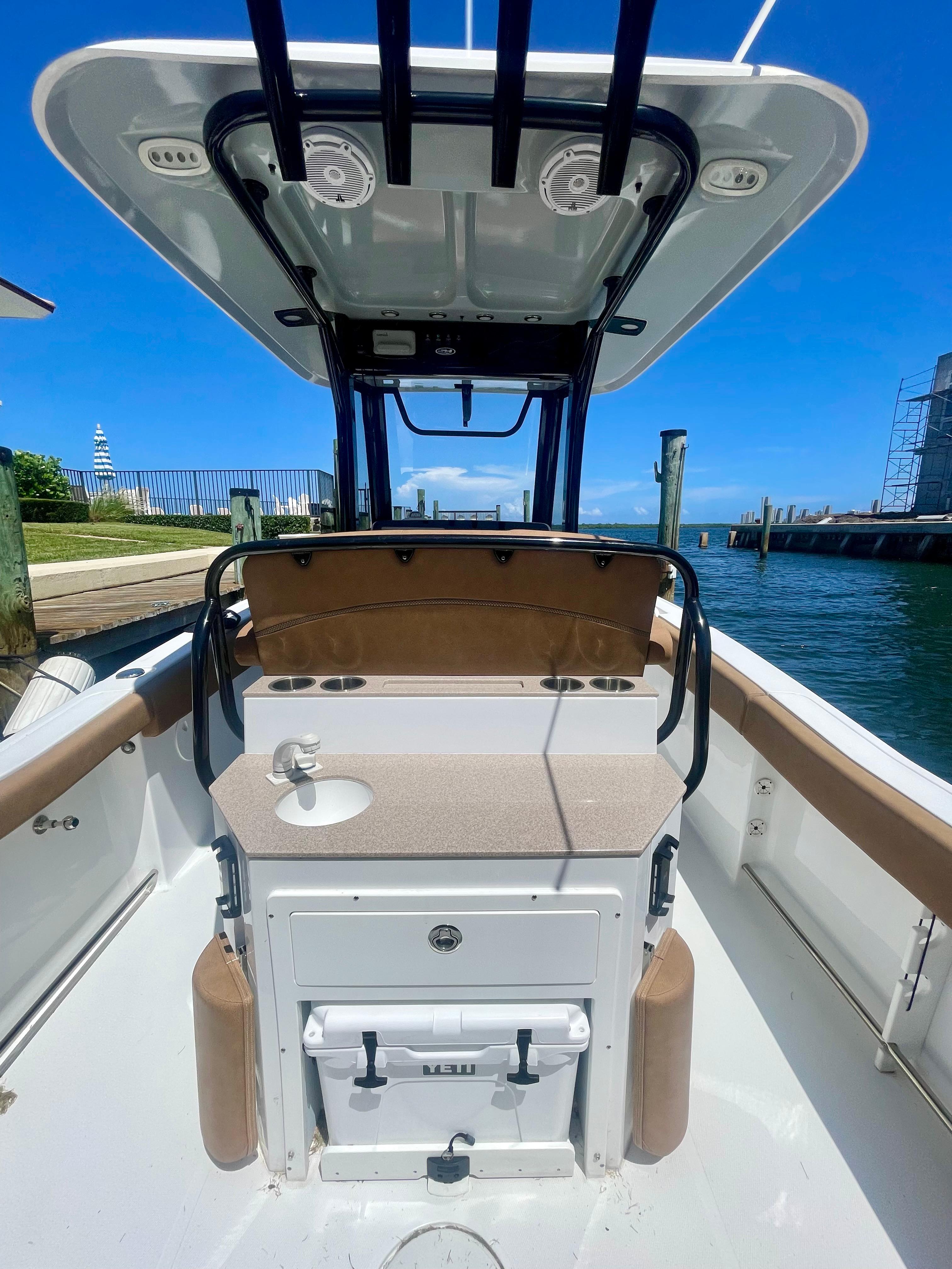2023-sea-hunt-ultra-255-se-power-9521919-20240827074456152-1_XLARGE