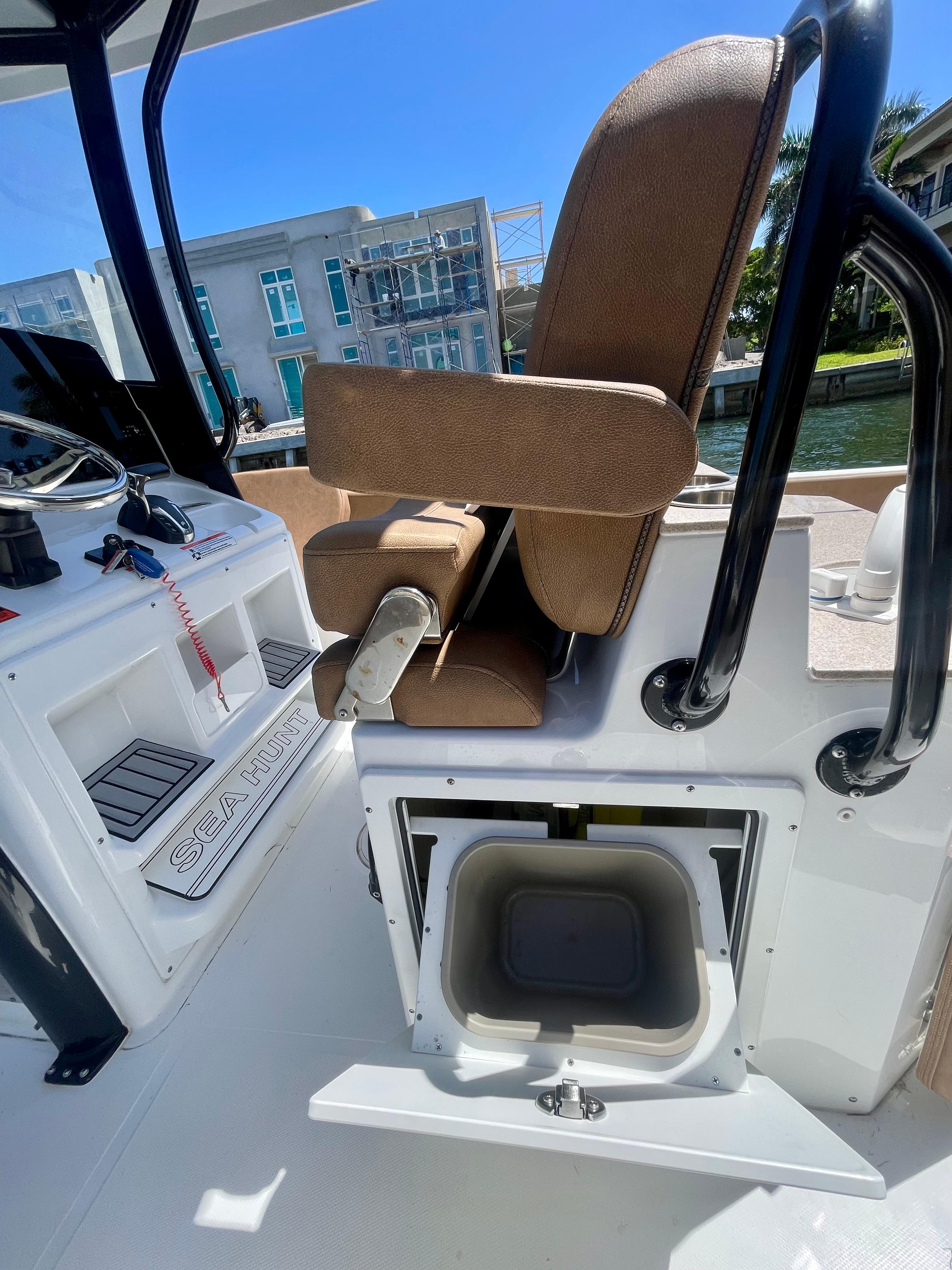 2023-sea-hunt-ultra-255-se-power-9521919-20240827074522375-1_XLARGE