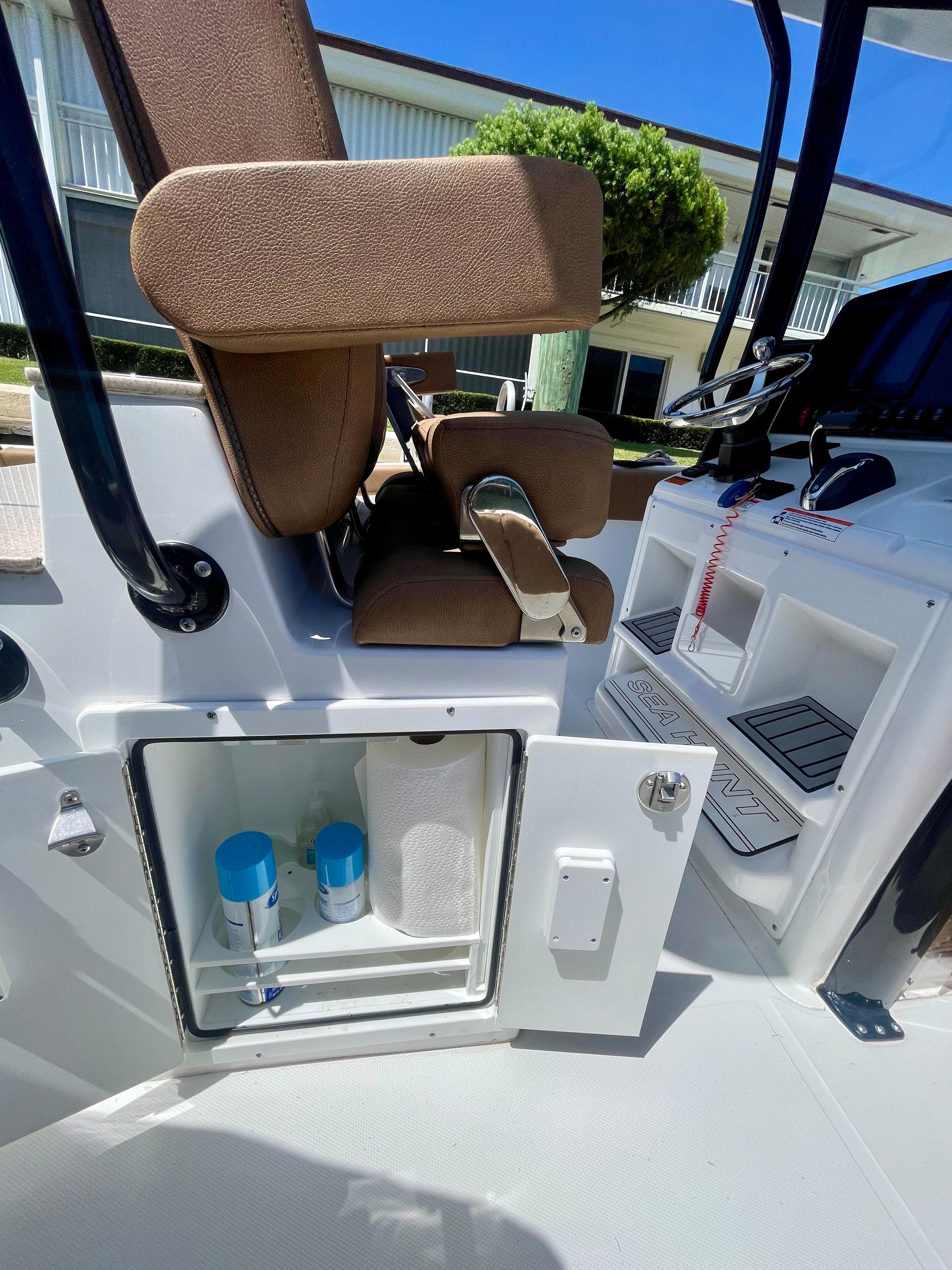 2023-sea-hunt-ultra-255-se-power-9521919-20240827074526883-1_XLARGE